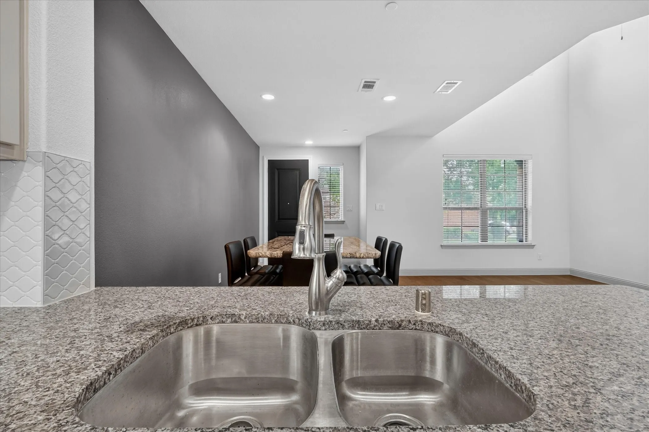 Townhouse For Sale in Collin County , 7004 Huckleberry Drive, Mc Kinney, Texas 75070, 2 Bedroom, 3 Bathroom, 2 Garage spaces, 1,526 Sqft, built in 2017, mls#21291170, Real Estate Agent in Mc Kinney, Homes For Sale in Collin county, Homes For Sale in Mc Kinney, Realtor in Mc Kinney Texas, Real Estate Brokerage Independent Realty Texas, Luminita Cordes Realtor