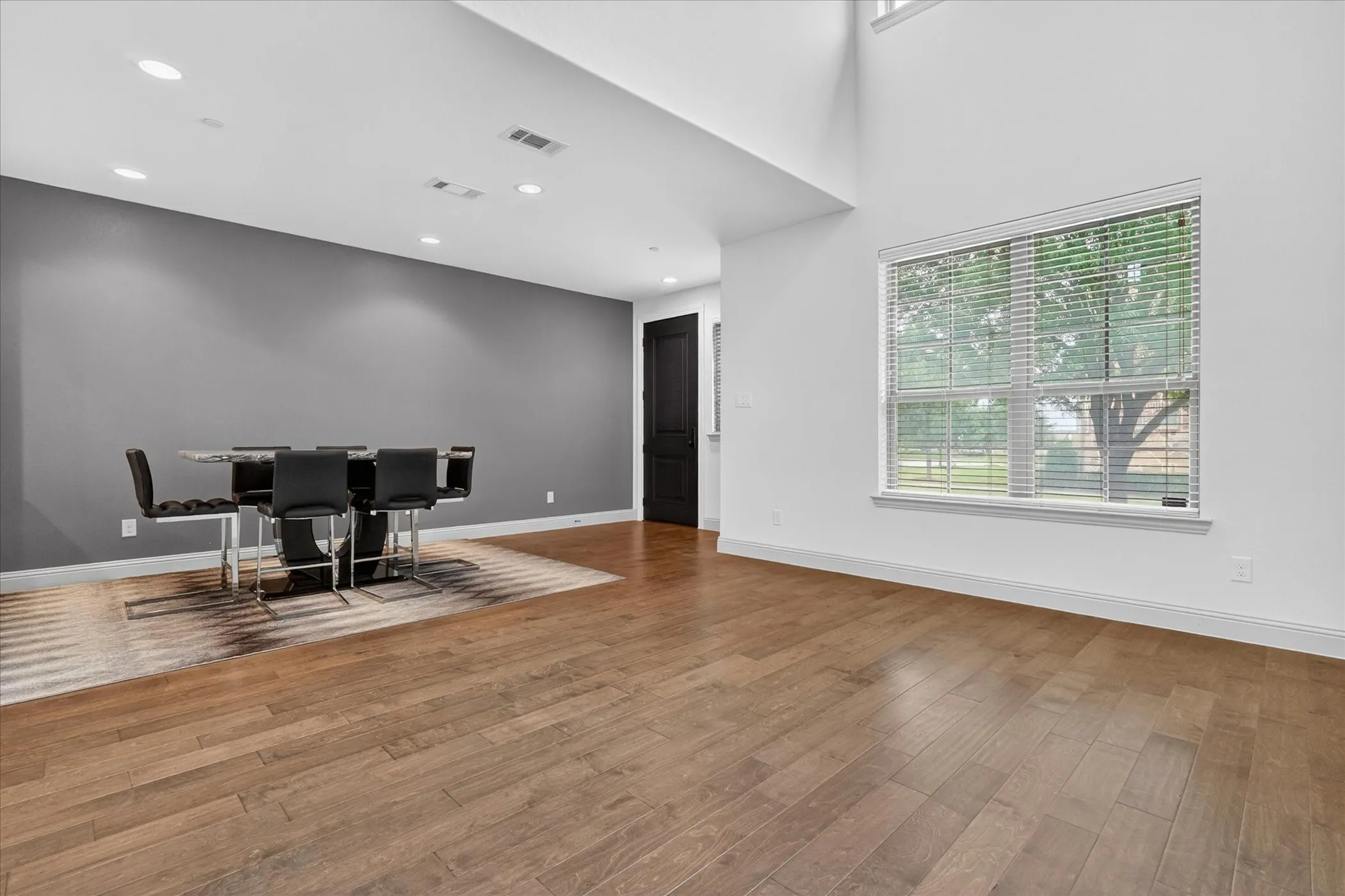 Townhouse For Sale in Collin County , 7004 Huckleberry Drive, Mc Kinney, Texas 75070, 2 Bedroom, 3 Bathroom, 2 Garage spaces, 1,526 Sqft, built in 2017, mls#21291170, Real Estate Agent in Mc Kinney, Homes For Sale in Collin county, Homes For Sale in Mc Kinney, Realtor in Mc Kinney Texas, Real Estate Brokerage Independent Realty Texas, Luminita Cordes Realtor