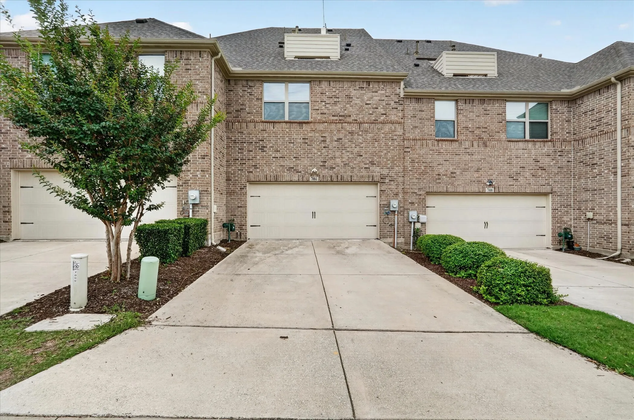 Townhouse For Sale in Collin County , 7004 Huckleberry Drive, Mc Kinney, Texas 75070, 2 Bedroom, 3 Bathroom, 2 Garage spaces, 1,526 Sqft, built in 2017, mls#21291170, Real Estate Agent in Mc Kinney, Homes For Sale in Collin county, Homes For Sale in Mc Kinney, Realtor in Mc Kinney Texas, Real Estate Brokerage Independent Realty Texas, Luminita Cordes Realtor