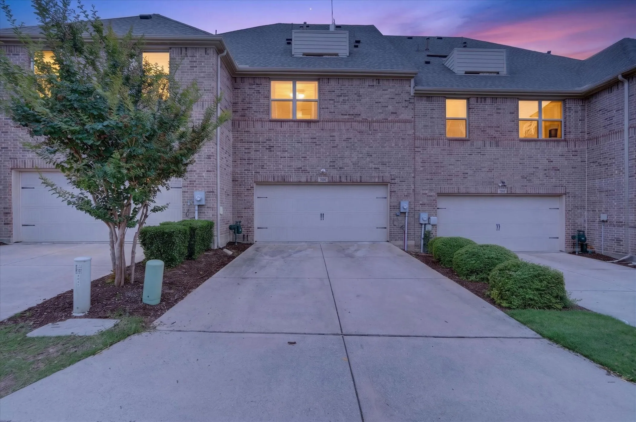 Townhouse For Sale in Collin County , 7004 Huckleberry Drive, Mc Kinney, Texas 75070, 2 Bedroom, 3 Bathroom, 2 Garage spaces, 1,526 Sqft, built in 2017, mls#21291170, Real Estate Agent in Mc Kinney, Homes For Sale in Collin county, Homes For Sale in Mc Kinney, Realtor in Mc Kinney Texas, Real Estate Brokerage Independent Realty Texas, Luminita Cordes Realtor