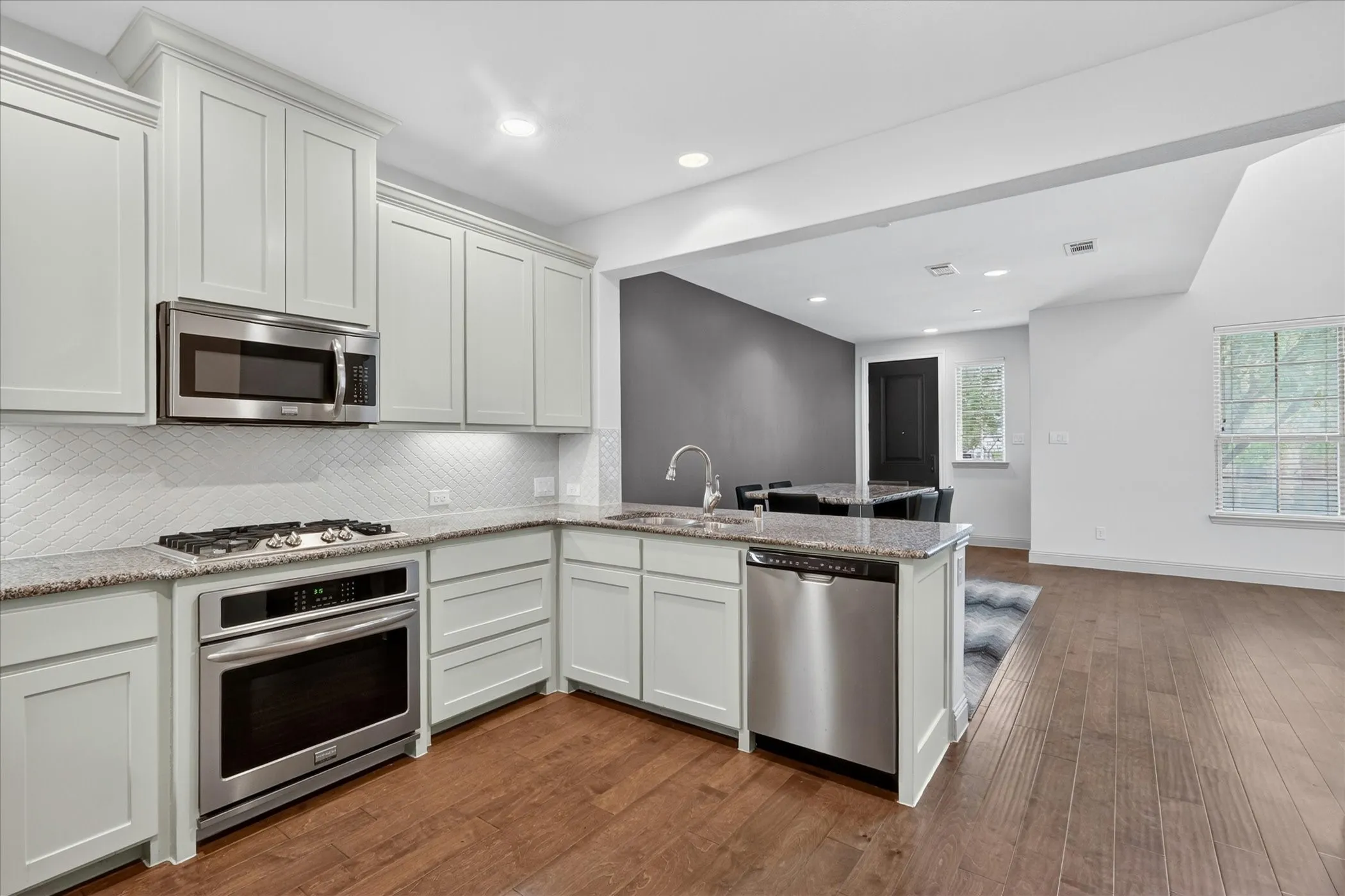Townhouse For Sale in Collin County , 7004 Huckleberry Drive, Mc Kinney, Texas 75070, 2 Bedroom, 3 Bathroom, 2 Garage spaces, 1,526 Sqft, built in 2017, mls#21291170, Real Estate Agent in Mc Kinney, Homes For Sale in Collin county, Homes For Sale in Mc Kinney, Realtor in Mc Kinney Texas, Real Estate Brokerage Independent Realty Texas, Luminita Cordes Realtor