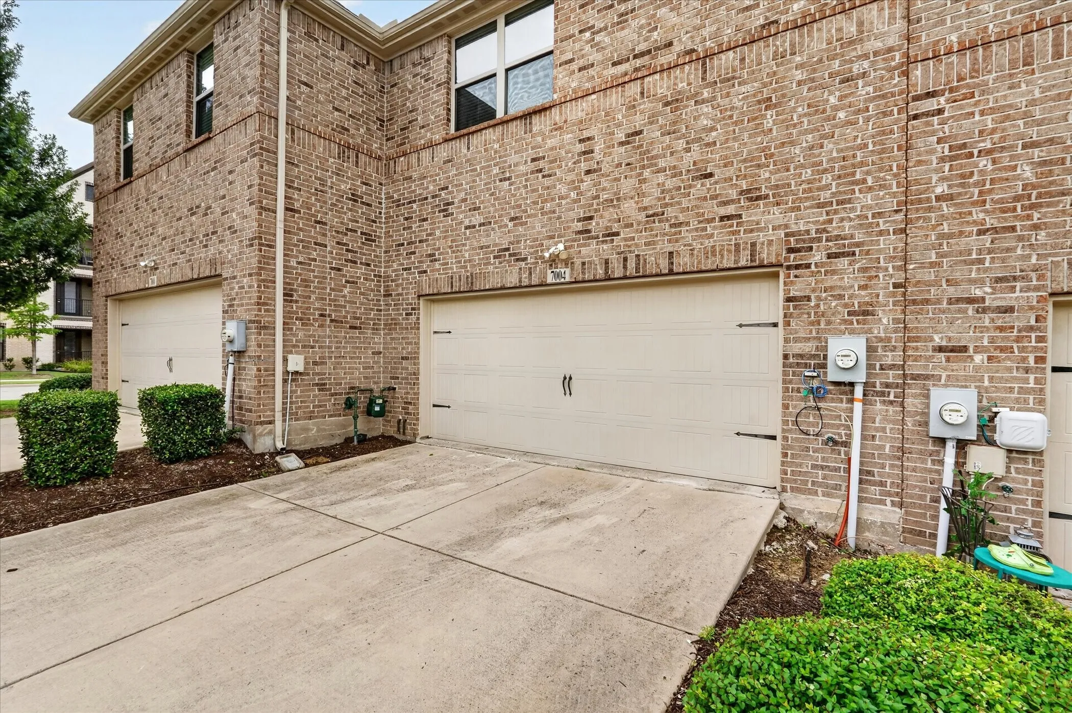 Townhouse For Sale in Collin County , 7004 Huckleberry Drive, Mc Kinney, Texas 75070, 2 Bedroom, 3 Bathroom, 2 Garage spaces, 1,526 Sqft, built in 2017, mls#21291170, Real Estate Agent in Mc Kinney, Homes For Sale in Collin county, Homes For Sale in Mc Kinney, Realtor in Mc Kinney Texas, Real Estate Brokerage Independent Realty Texas, Luminita Cordes Realtor