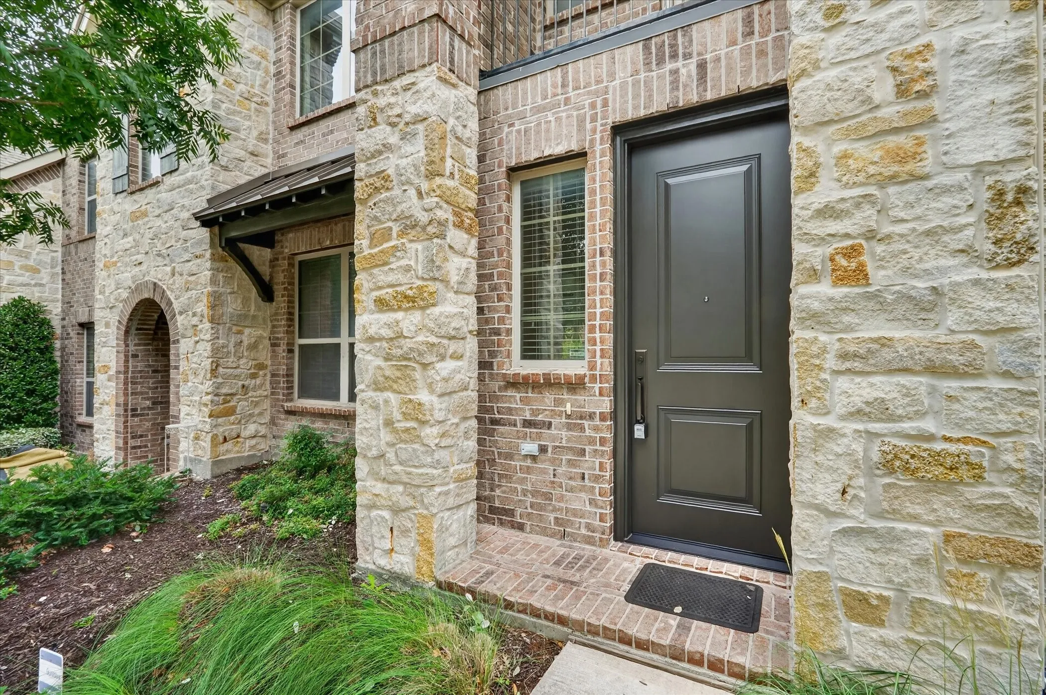 Townhouse For Sale in Collin County , 7004 Huckleberry Drive, Mc Kinney, Texas 75070, 2 Bedroom, 3 Bathroom, 2 Garage spaces, 1,526 Sqft, built in 2017, mls#21291170, Real Estate Agent in Mc Kinney, Homes For Sale in Collin county, Homes For Sale in Mc Kinney, Realtor in Mc Kinney Texas, Real Estate Brokerage Independent Realty Texas, Luminita Cordes Realtor