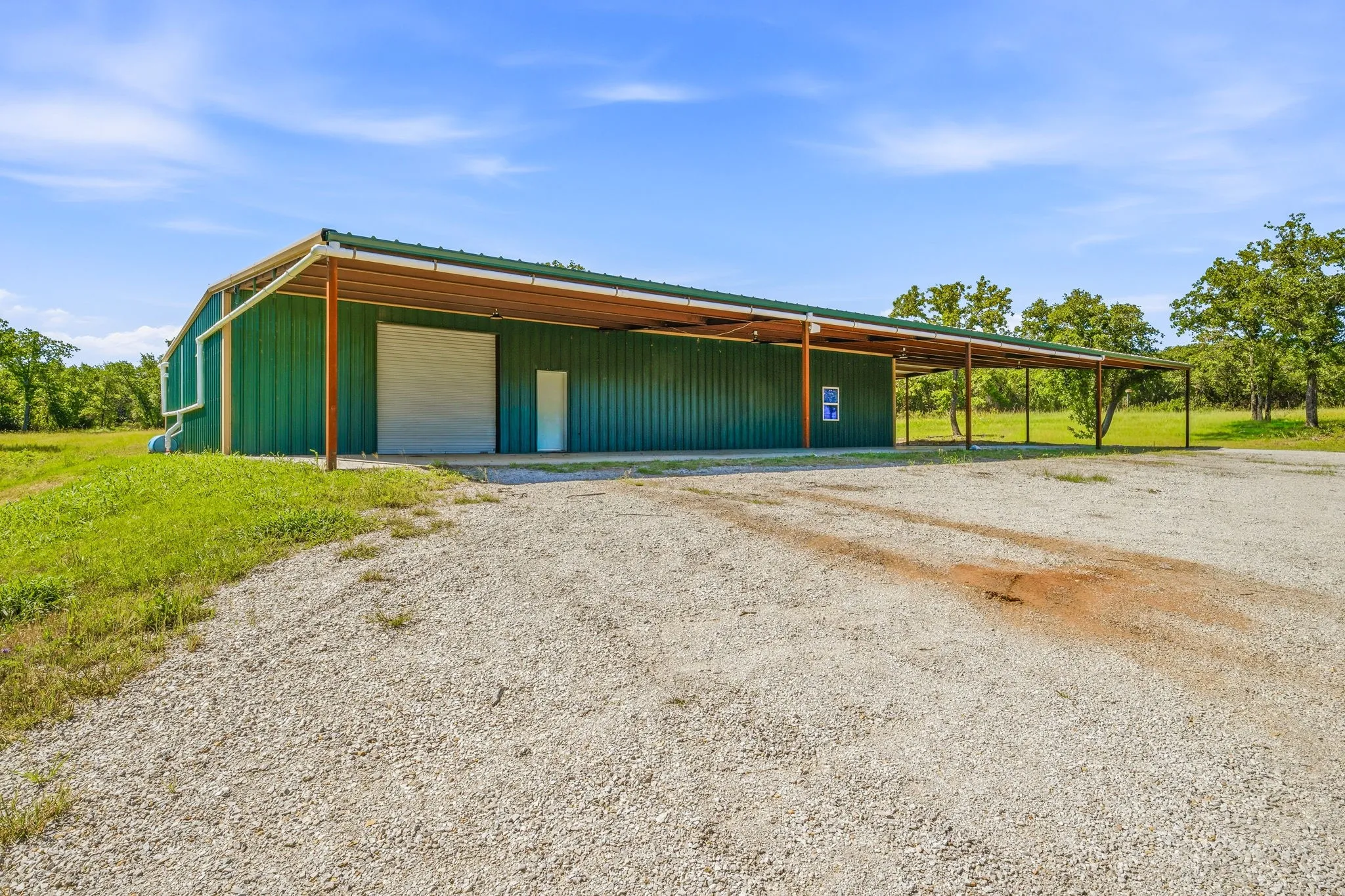 Single Family Residence For Sale in Erath County , 1015 County Road 134, Stephenville, Texas 76401, 3 Bedroom, 3 Bathroom, Garage spaces, 2,822 Sqft, built in 1999, Price $1,399,900, mls#21289998, Real Estate Agent in Stephenville, Homes For Sale in Erath county, Homes For Sale in Stephenville, Realtor in Stephenville Texas, Real Estate Brokerage Independent Realty Texas, Luminita Cordes Realtor