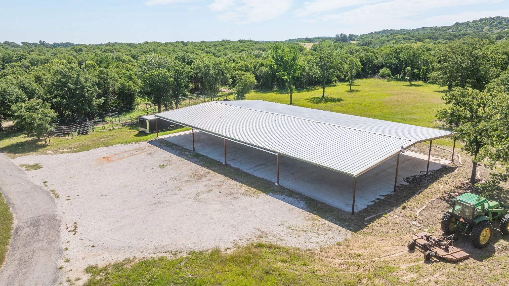 Single Family Residence For Sale in Erath County , 1015 County Road 134, Stephenville, Texas 76401, 3 Bedroom, 3 Bathroom, Garage spaces, 2,822 Sqft, built in 1999, Price $1,399,900, mls#21289998, Real Estate Agent in Stephenville, Homes For Sale in Erath county, Homes For Sale in Stephenville, Realtor in Stephenville Texas, Real Estate Brokerage Independent Realty Texas, Luminita Cordes Realtor