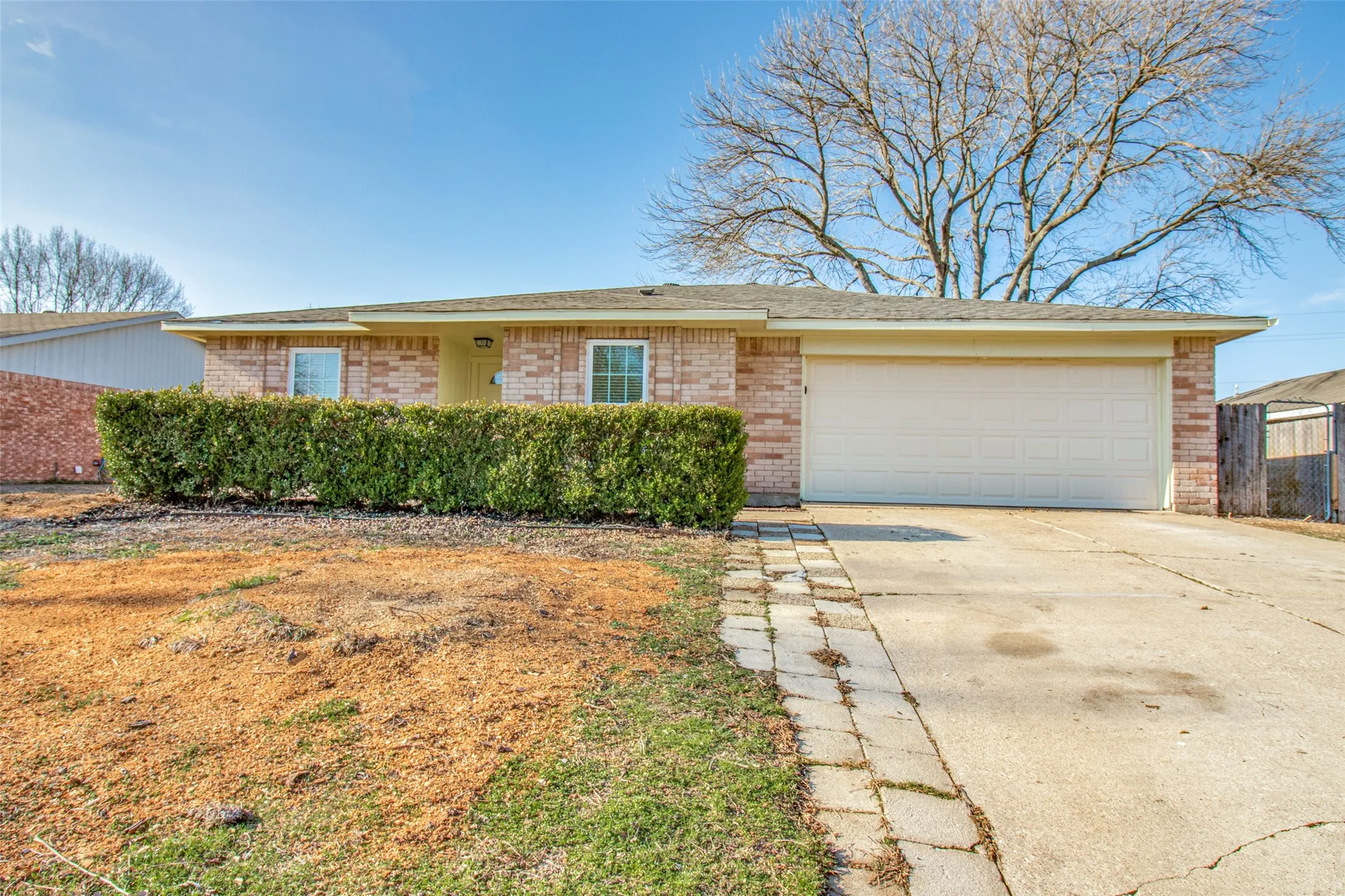 Single Family Residence For Sale in Dallas County , 1825 Bette Drive, Mesquite, Texas 75149, 3 Bedroom, 2 Bathroom, 2 Garage spaces, 1,506 Sqft, built in 1979, mls#21290994, Real Estate Agent in Mesquite, Homes For Sale in Dallas county, Homes For Sale in Mesquite, Realtor in Mesquite Texas, Real Estate Brokerage Independent Realty Texas, Luminita Cordes Realtor