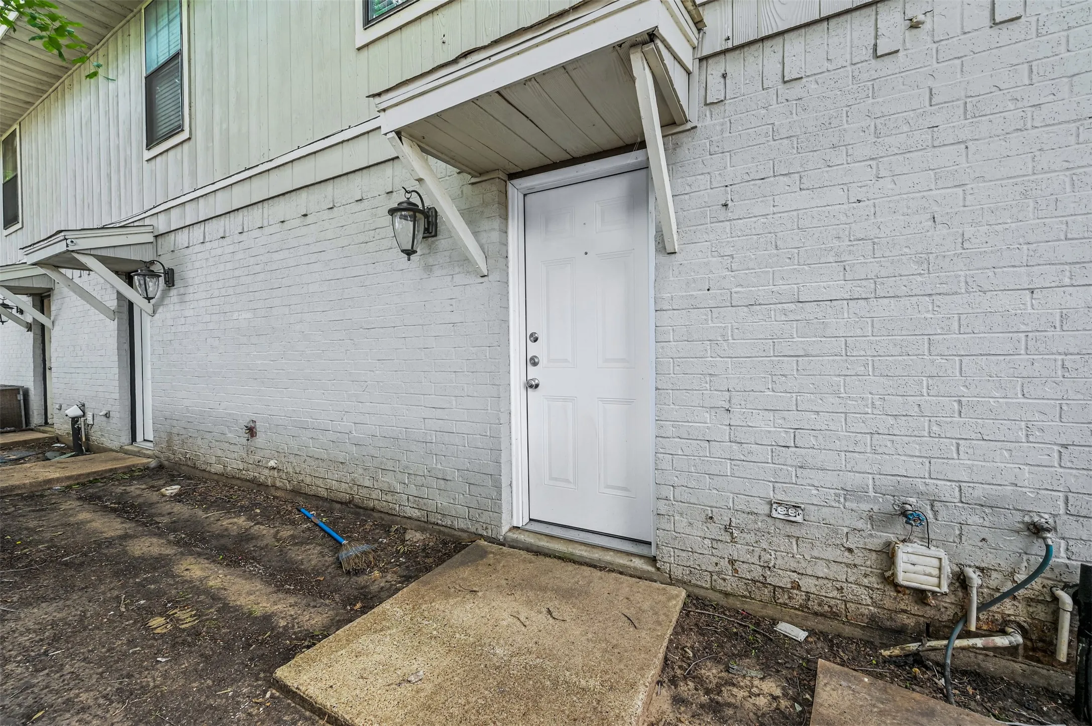 Townhouse For Rent in Tarrant County , 4921 Miller Avenue, Fort Worth, Texas 76119, 2 Bedroom, 2 Bathroom, Garage spaces, 780 Sqft, built in 1986, mls#21291477, Real Estate Agent in Fort Worth, Homes For Rent in Tarrant county, Homes For Rent in Fort Worth, Realtor in Fort Worth Texas, Real Estate Brokerage Independent Realty Texas, Luminita Cordes Realtor