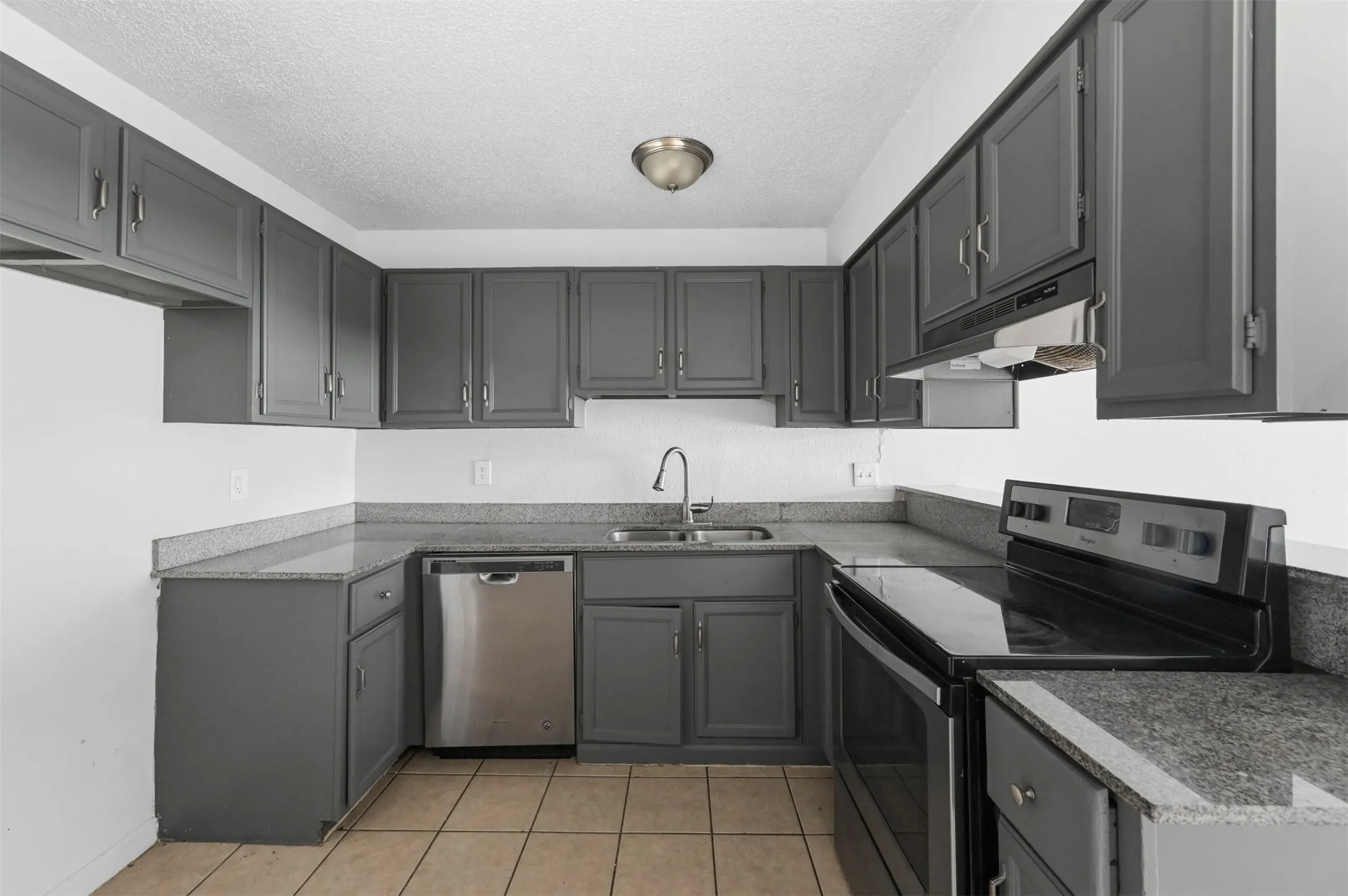 Townhouse For Rent in Tarrant County , 4921 Miller Avenue, Fort Worth, Texas 76119, 2 Bedroom, 2 Bathroom, Garage spaces, 780 Sqft, built in 1986, mls#21291477, Real Estate Agent in Fort Worth, Homes For Rent in Tarrant county, Homes For Rent in Fort Worth, Realtor in Fort Worth Texas, Real Estate Brokerage Independent Realty Texas, Luminita Cordes Realtor
