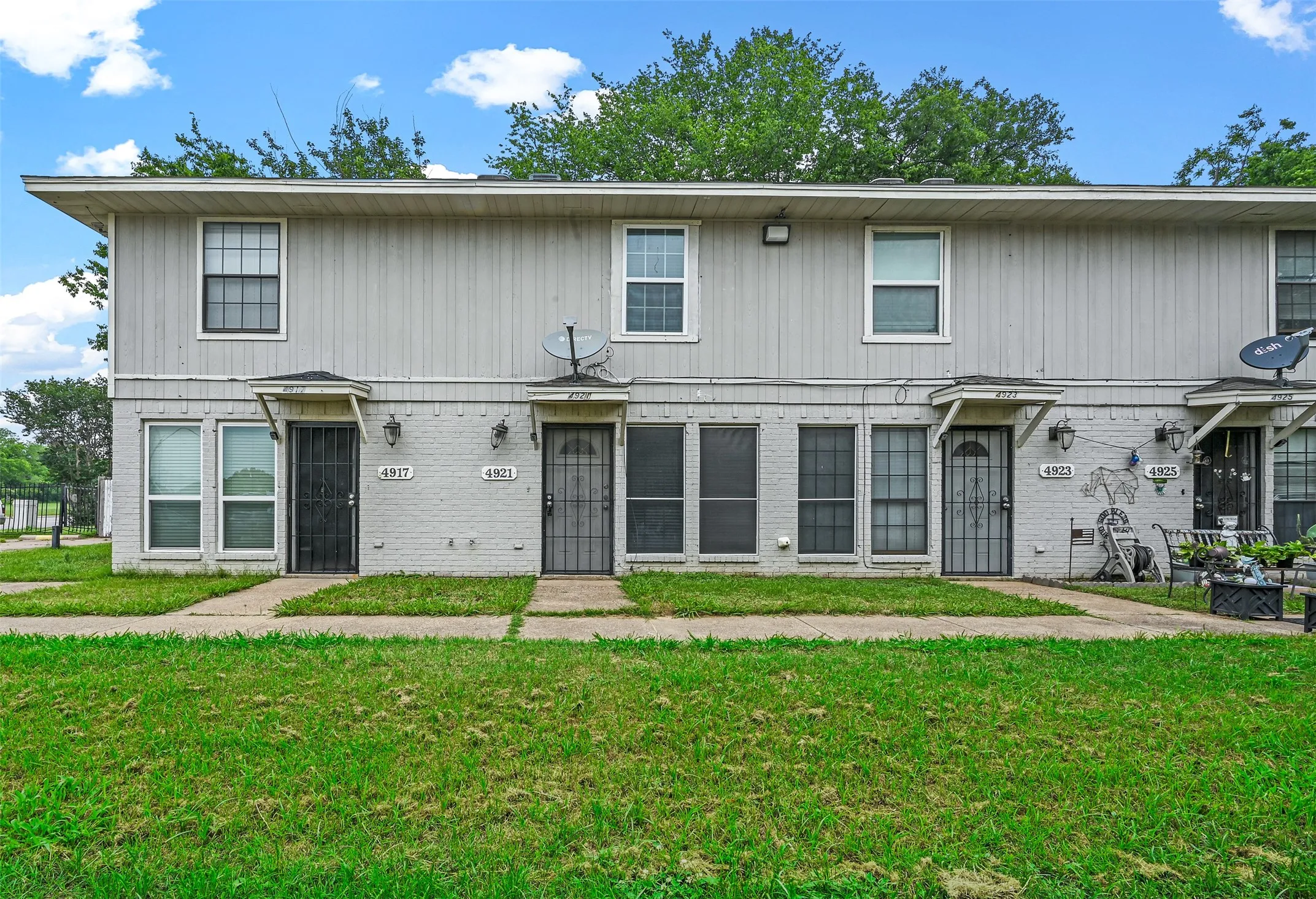 Townhouse For Rent in Tarrant County , 4921 Miller Avenue, Fort Worth, Texas 76119, 2 Bedroom, 2 Bathroom, Garage spaces, 780 Sqft, built in 1986, mls#21291477, Real Estate Agent in Fort Worth, Homes For Rent in Tarrant county, Homes For Rent in Fort Worth, Realtor in Fort Worth Texas, Real Estate Brokerage Independent Realty Texas, Luminita Cordes Realtor