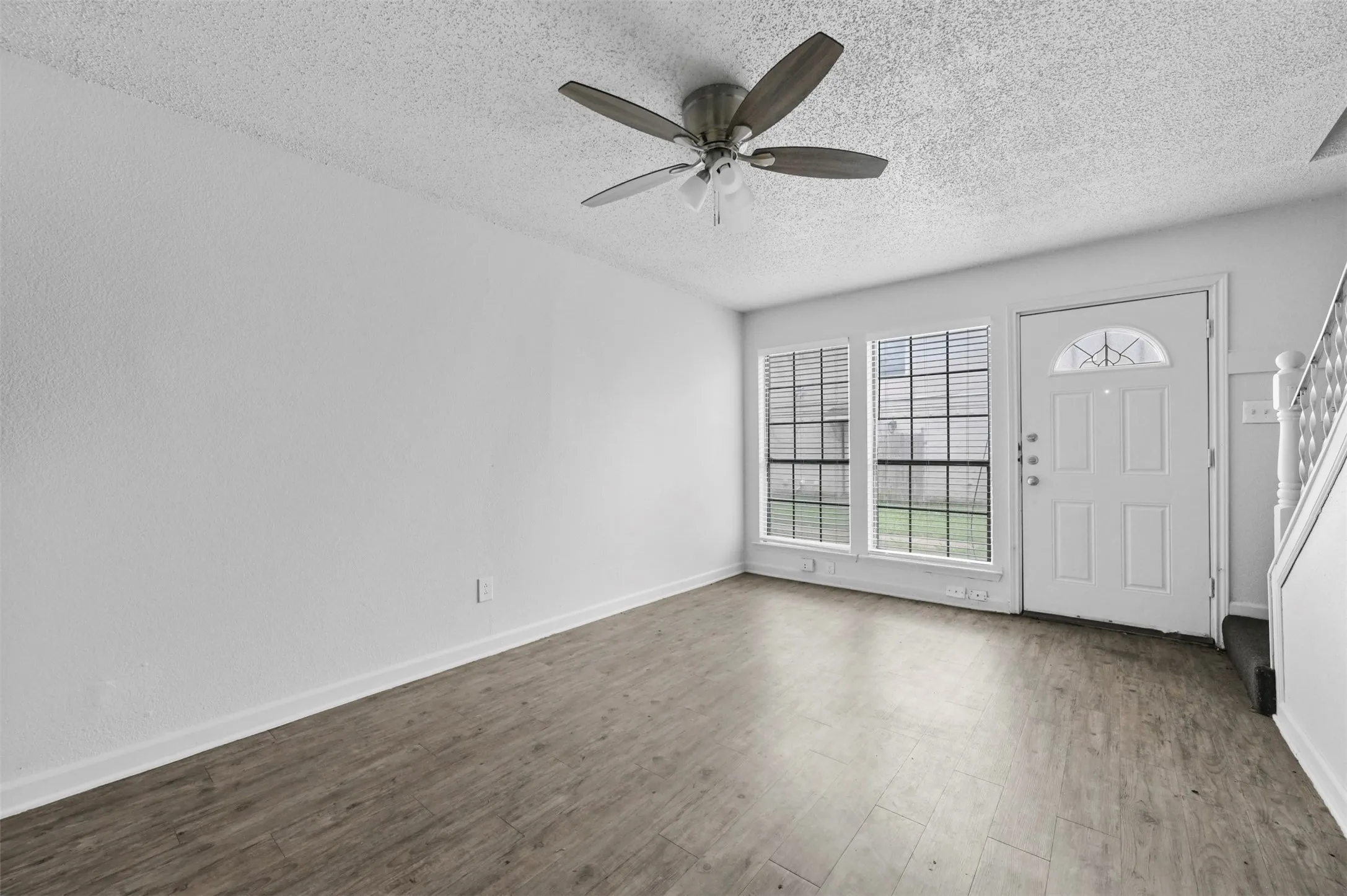 Townhouse For Rent in Tarrant County , 4921 Miller Avenue, Fort Worth, Texas 76119, 2 Bedroom, 2 Bathroom, Garage spaces, 780 Sqft, built in 1986, mls#21291477, Real Estate Agent in Fort Worth, Homes For Rent in Tarrant county, Homes For Rent in Fort Worth, Realtor in Fort Worth Texas, Real Estate Brokerage Independent Realty Texas, Luminita Cordes Realtor