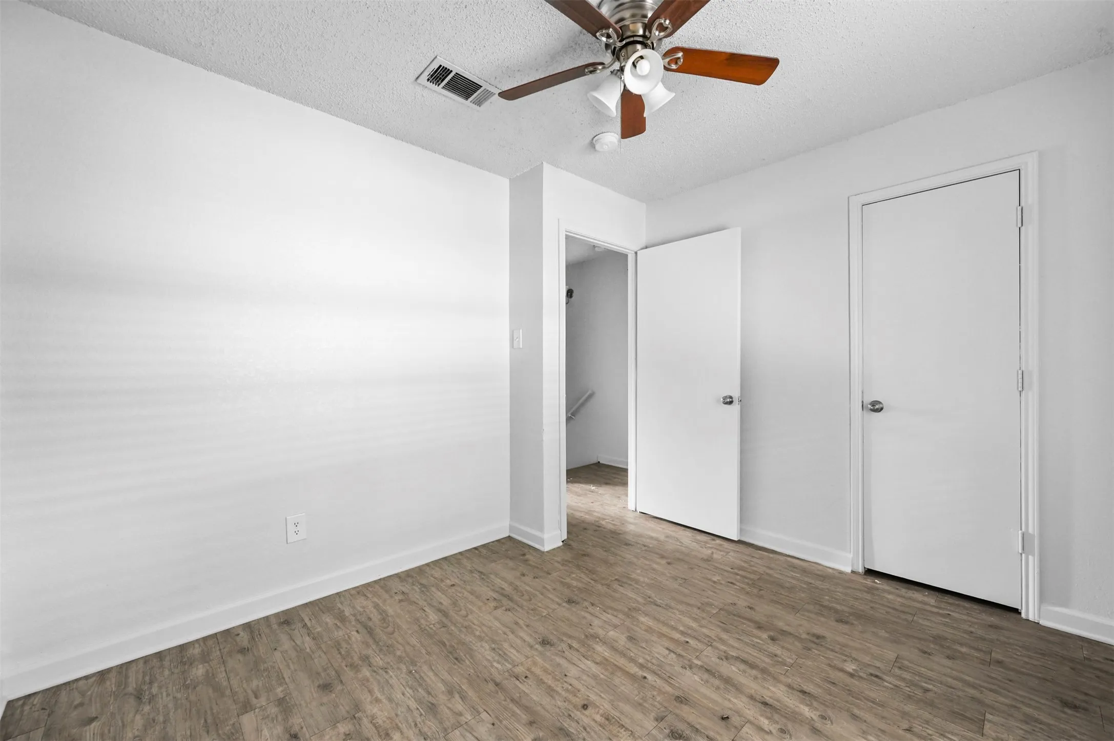 Townhouse For Rent in Tarrant County , 4921 Miller Avenue, Fort Worth, Texas 76119, 2 Bedroom, 2 Bathroom, Garage spaces, 780 Sqft, built in 1986, mls#21291477, Real Estate Agent in Fort Worth, Homes For Rent in Tarrant county, Homes For Rent in Fort Worth, Realtor in Fort Worth Texas, Real Estate Brokerage Independent Realty Texas, Luminita Cordes Realtor