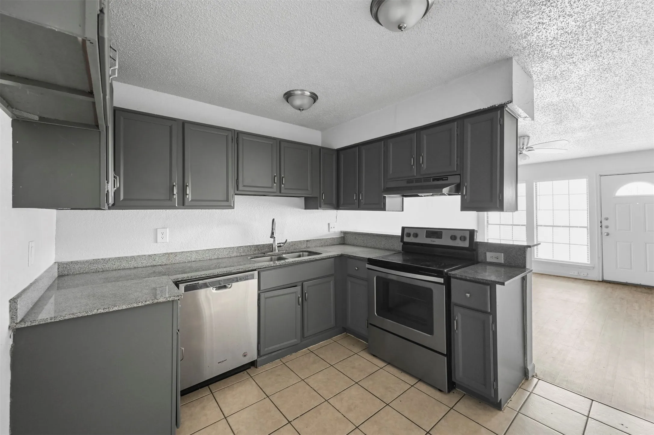 Townhouse For Rent in Tarrant County , 4921 Miller Avenue, Fort Worth, Texas 76119, 2 Bedroom, 2 Bathroom, Garage spaces, 780 Sqft, built in 1986, mls#21291477, Real Estate Agent in Fort Worth, Homes For Rent in Tarrant county, Homes For Rent in Fort Worth, Realtor in Fort Worth Texas, Real Estate Brokerage Independent Realty Texas, Luminita Cordes Realtor