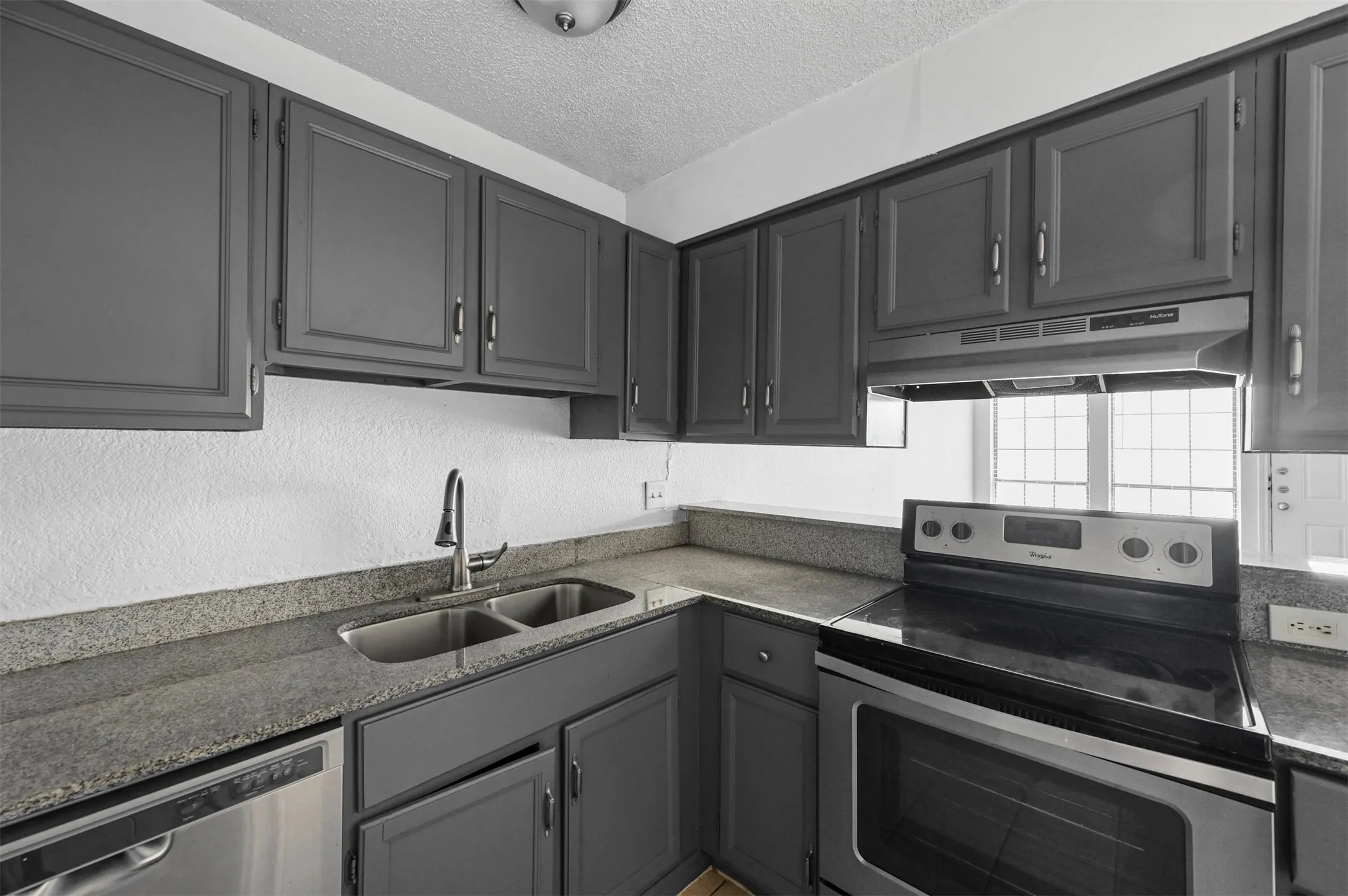 Townhouse For Rent in Tarrant County , 4921 Miller Avenue, Fort Worth, Texas 76119, 2 Bedroom, 2 Bathroom, Garage spaces, 780 Sqft, built in 1986, mls#21291477, Real Estate Agent in Fort Worth, Homes For Rent in Tarrant county, Homes For Rent in Fort Worth, Realtor in Fort Worth Texas, Real Estate Brokerage Independent Realty Texas, Luminita Cordes Realtor