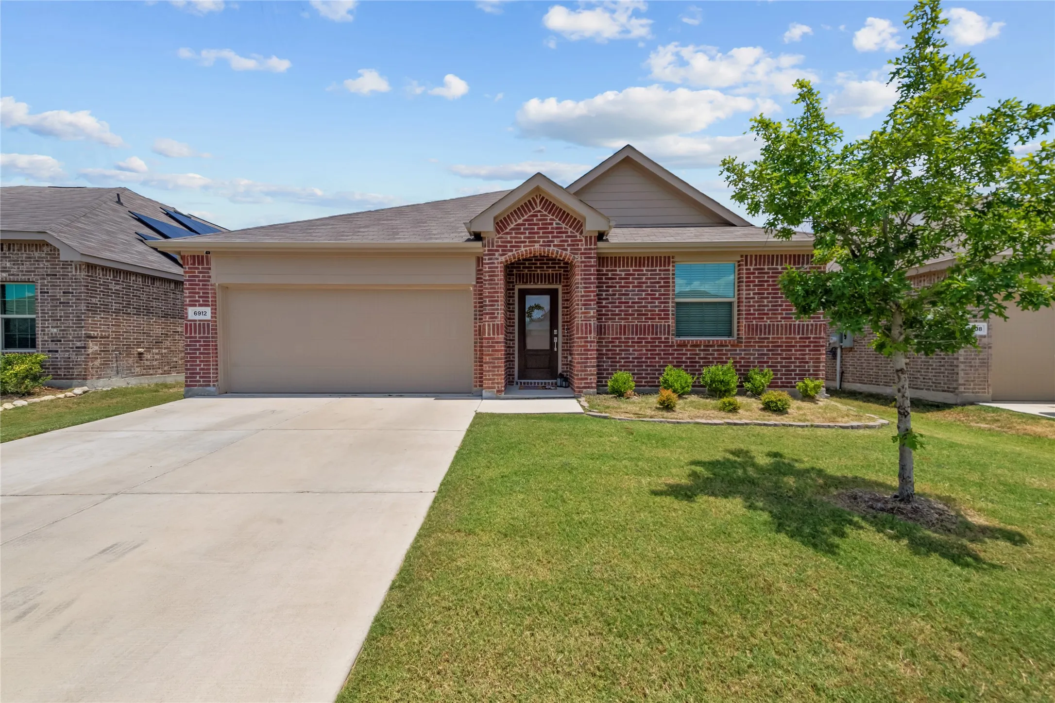 Single Family Residence For Sale in Tarrant County , 6912 Waterloo Lane, Fort Worth, Texas 76179, 4 Bedroom, 2 Bathroom, 2 Garage spaces, 1,924 Sqft, built in 2021, mls#21291502, Real Estate Agent in Fort Worth, Homes For Sale in Tarrant county, Homes For Sale in Fort Worth, Realtor in Fort Worth Texas, Real Estate Brokerage Independent Realty Texas, Luminita Cordes Realtor