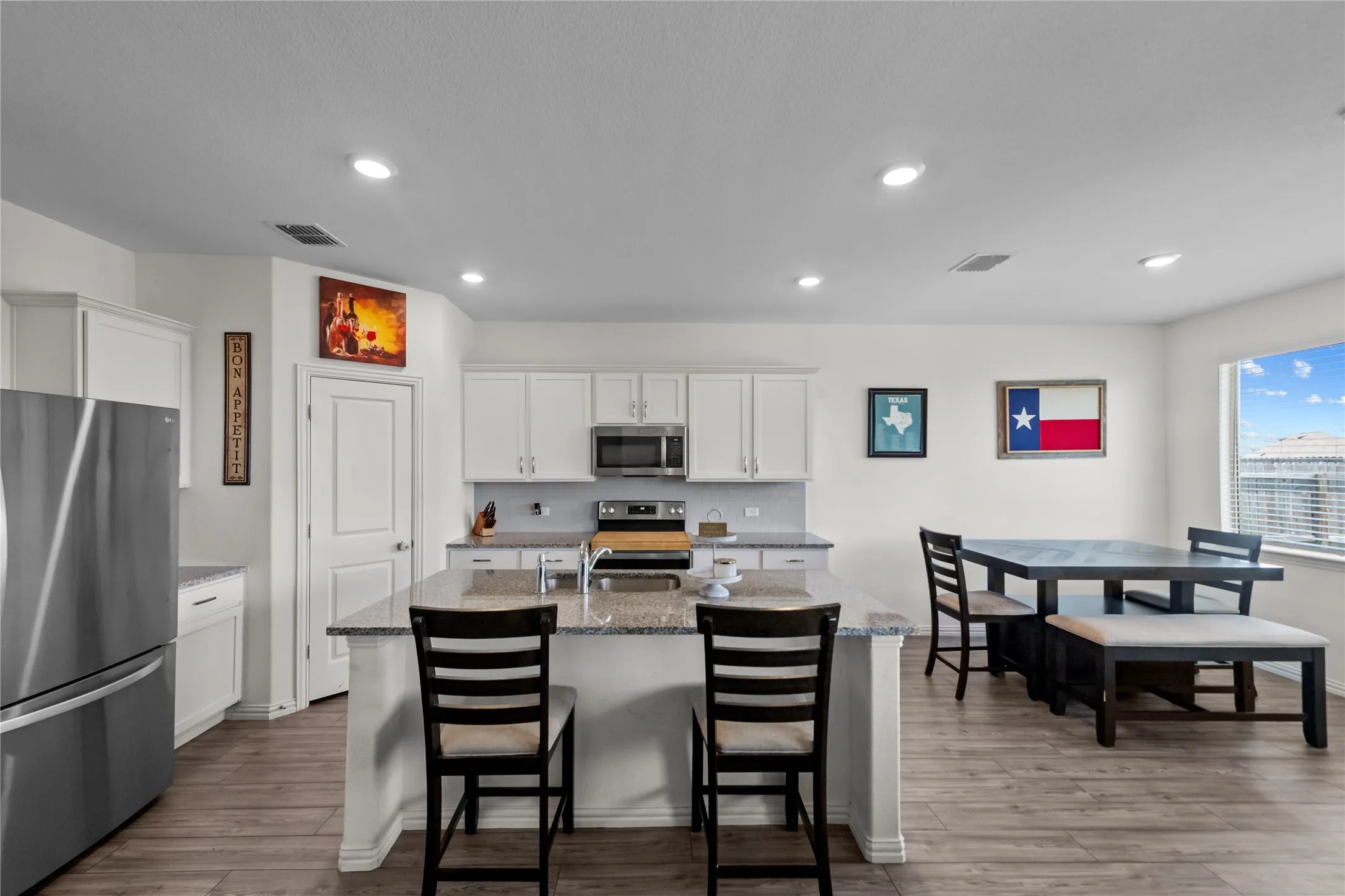 Single Family Residence For Sale in Tarrant County , 6912 Waterloo Lane, Fort Worth, Texas 76179, 4 Bedroom, 2 Bathroom, 2 Garage spaces, 1,924 Sqft, built in 2021, mls#21291502, Real Estate Agent in Fort Worth, Homes For Sale in Tarrant county, Homes For Sale in Fort Worth, Realtor in Fort Worth Texas, Real Estate Brokerage Independent Realty Texas, Luminita Cordes Realtor