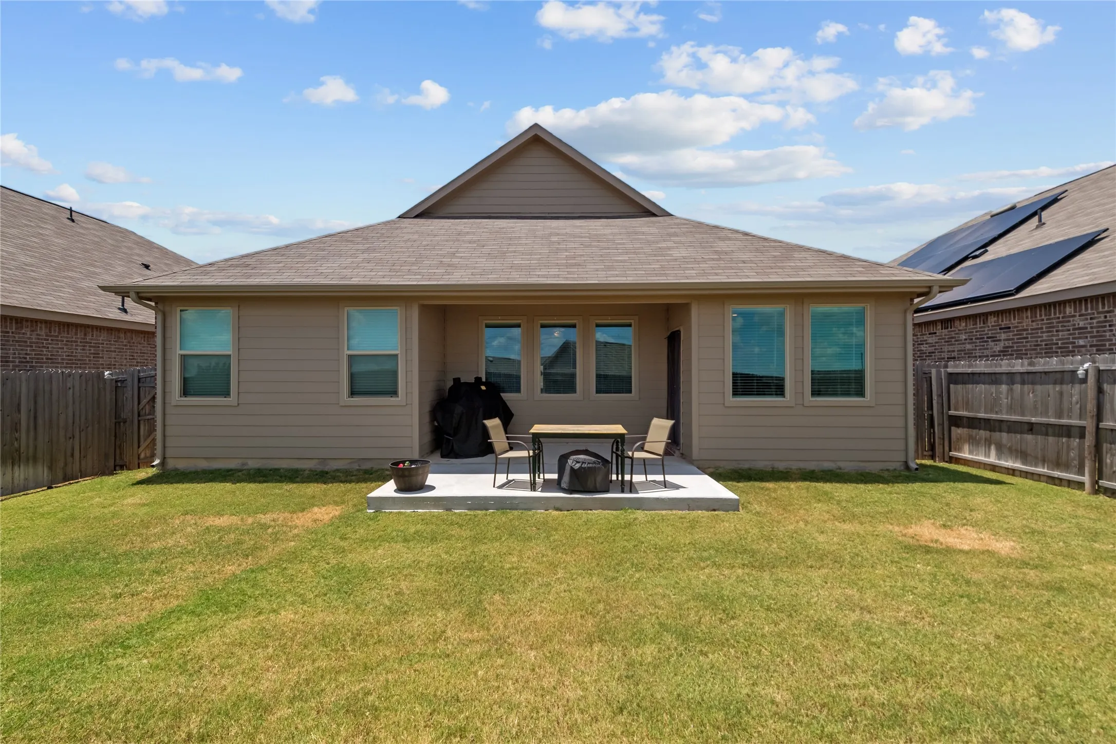 Single Family Residence For Sale in Tarrant County , 6912 Waterloo Lane, Fort Worth, Texas 76179, 4 Bedroom, 2 Bathroom, 2 Garage spaces, 1,924 Sqft, built in 2021, mls#21291502, Real Estate Agent in Fort Worth, Homes For Sale in Tarrant county, Homes For Sale in Fort Worth, Realtor in Fort Worth Texas, Real Estate Brokerage Independent Realty Texas, Luminita Cordes Realtor