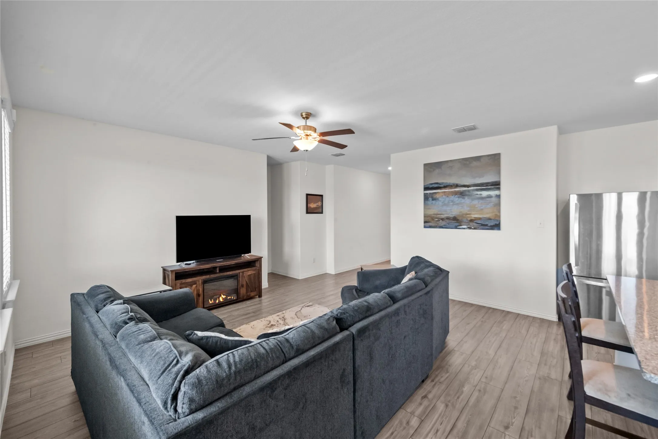 Single Family Residence For Sale in Tarrant County , 6912 Waterloo Lane, Fort Worth, Texas 76179, 4 Bedroom, 2 Bathroom, 2 Garage spaces, 1,924 Sqft, built in 2021, mls#21291502, Real Estate Agent in Fort Worth, Homes For Sale in Tarrant county, Homes For Sale in Fort Worth, Realtor in Fort Worth Texas, Real Estate Brokerage Independent Realty Texas, Luminita Cordes Realtor