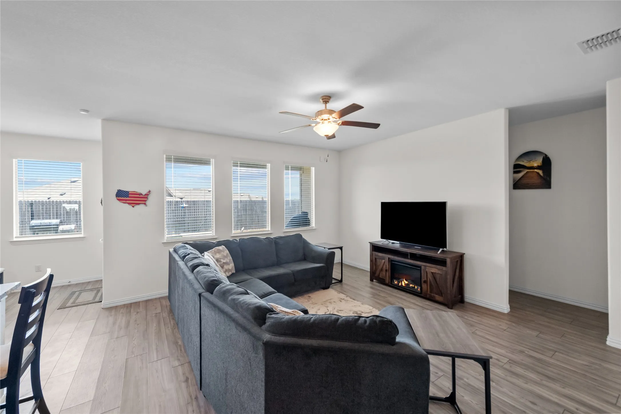 Single Family Residence For Sale in Tarrant County , 6912 Waterloo Lane, Fort Worth, Texas 76179, 4 Bedroom, 2 Bathroom, 2 Garage spaces, 1,924 Sqft, built in 2021, mls#21291502, Real Estate Agent in Fort Worth, Homes For Sale in Tarrant county, Homes For Sale in Fort Worth, Realtor in Fort Worth Texas, Real Estate Brokerage Independent Realty Texas, Luminita Cordes Realtor