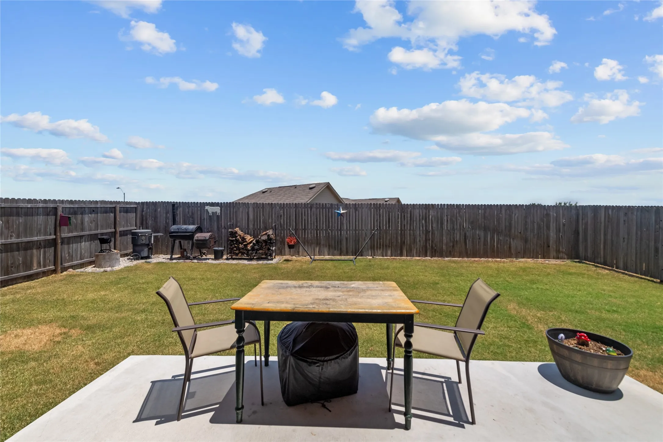 Single Family Residence For Sale in Tarrant County , 6912 Waterloo Lane, Fort Worth, Texas 76179, 4 Bedroom, 2 Bathroom, 2 Garage spaces, 1,924 Sqft, built in 2021, mls#21291502, Real Estate Agent in Fort Worth, Homes For Sale in Tarrant county, Homes For Sale in Fort Worth, Realtor in Fort Worth Texas, Real Estate Brokerage Independent Realty Texas, Luminita Cordes Realtor