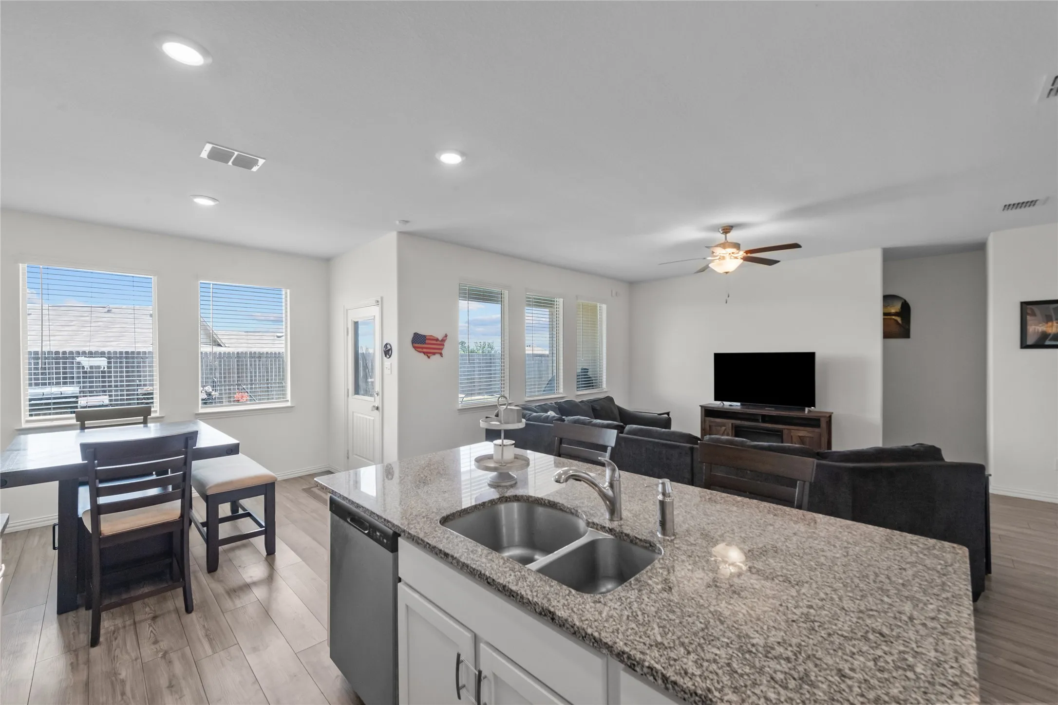 Single Family Residence For Sale in Tarrant County , 6912 Waterloo Lane, Fort Worth, Texas 76179, 4 Bedroom, 2 Bathroom, 2 Garage spaces, 1,924 Sqft, built in 2021, mls#21291502, Real Estate Agent in Fort Worth, Homes For Sale in Tarrant county, Homes For Sale in Fort Worth, Realtor in Fort Worth Texas, Real Estate Brokerage Independent Realty Texas, Luminita Cordes Realtor