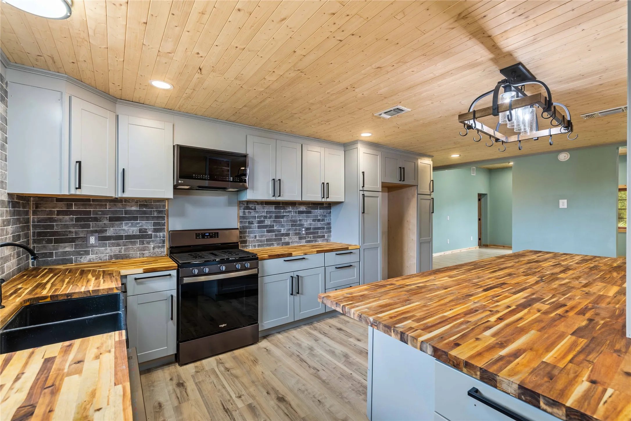 Single Family Residence For Sale in Brown County , 14001 Highway 377 S, Brookesmith, Texas 76827, 3 Bedrooms, 3 Bathrooms, Garage spaces, 2,708 Sqft, built in 1991, Price $465,000, mls#21291505, Real Estate Agent in Brookesmith, Homes For Sale in Brown county, Homes For Sale in Brookesmith, Realtor in Brookesmith Texas, Real Estate Brokerage Independent Realty Texas, Luminita Cordes Realtor