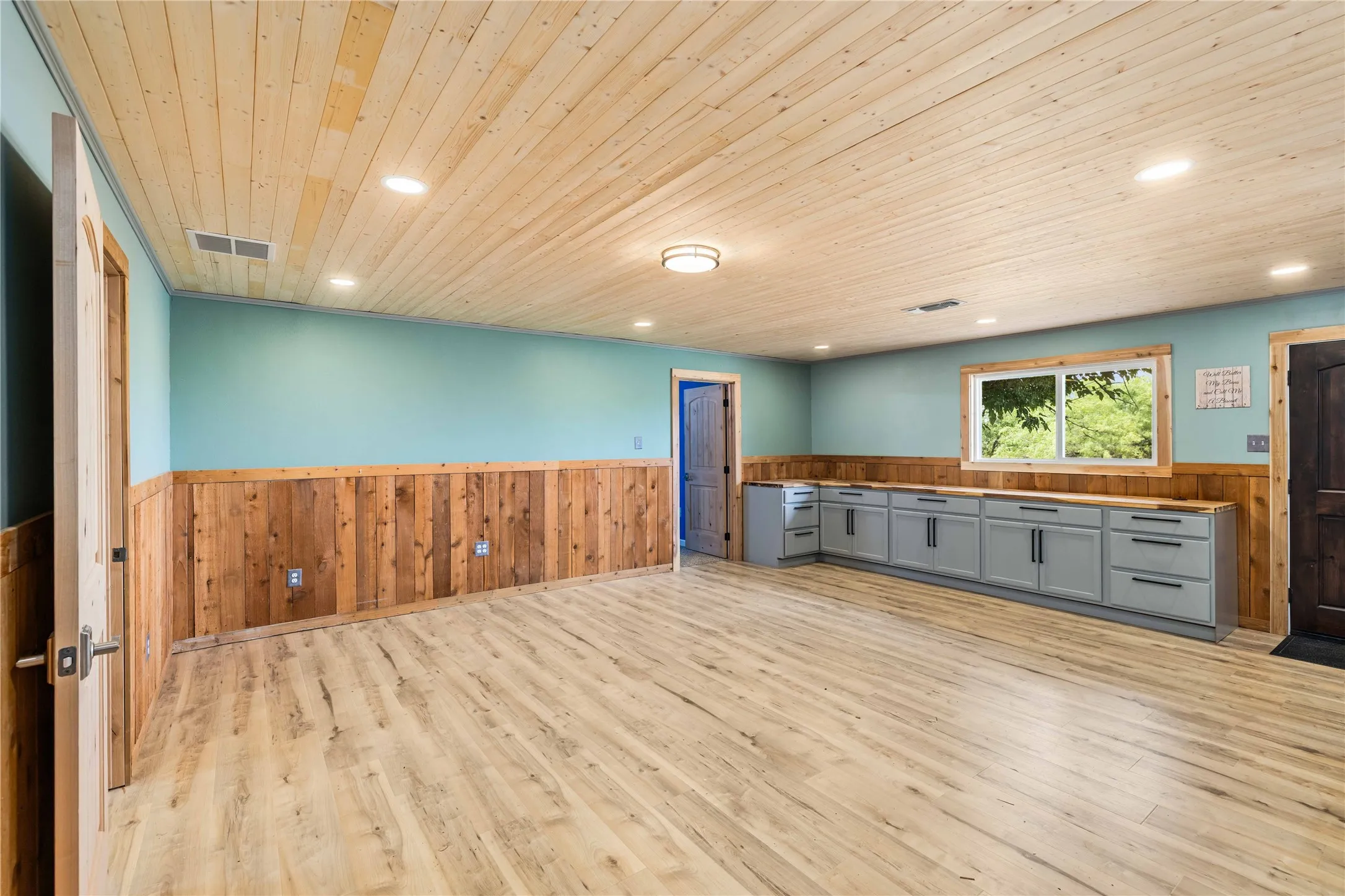 Single Family Residence For Sale in Brown County , 14001 Highway 377 S, Brookesmith, Texas 76827, 3 Bedrooms, 3 Bathrooms, Garage spaces, 2,708 Sqft, built in 1991, Price $465,000, mls#21291505, Real Estate Agent in Brookesmith, Homes For Sale in Brown county, Homes For Sale in Brookesmith, Realtor in Brookesmith Texas, Real Estate Brokerage Independent Realty Texas, Luminita Cordes Realtor