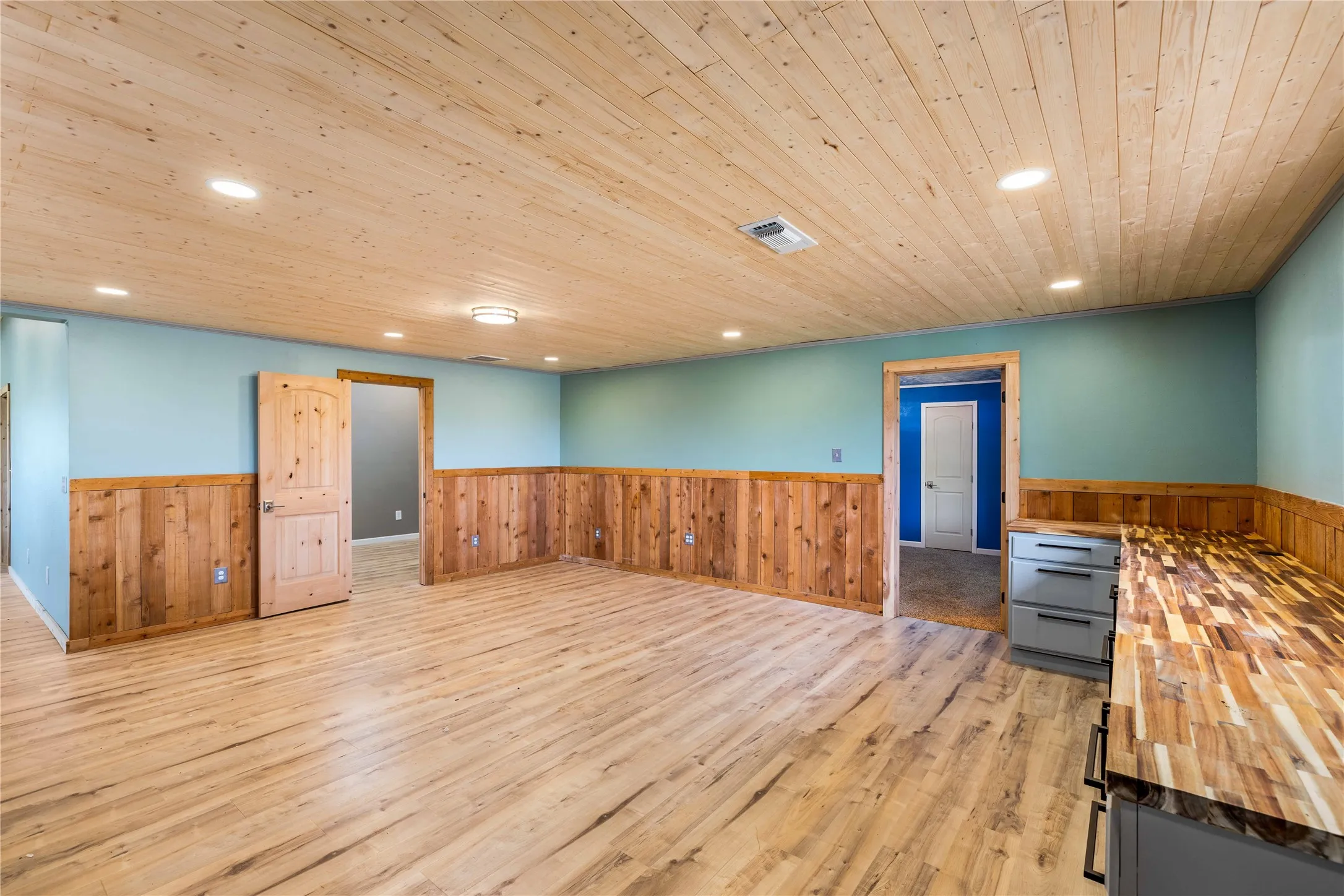Single Family Residence For Sale in Brown County , 14001 Highway 377 S, Brookesmith, Texas 76827, 3 Bedrooms, 3 Bathrooms, Garage spaces, 2,708 Sqft, built in 1991, Price $465,000, mls#21291505, Real Estate Agent in Brookesmith, Homes For Sale in Brown county, Homes For Sale in Brookesmith, Realtor in Brookesmith Texas, Real Estate Brokerage Independent Realty Texas, Luminita Cordes Realtor