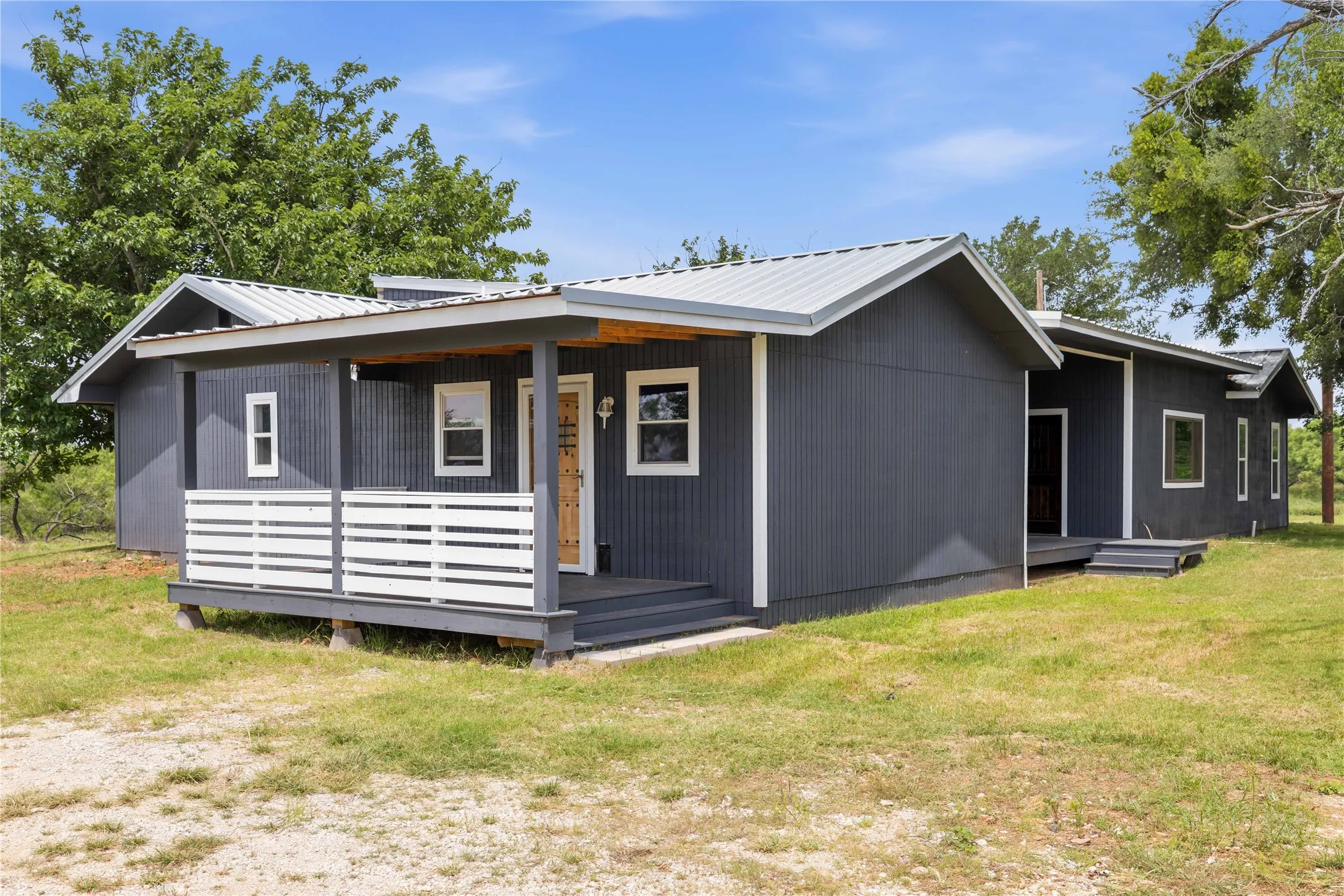 Single Family Residence For Sale in Brown County , 14001 Highway 377 S, Brookesmith, Texas 76827, 3 Bedrooms, 3 Bathrooms, Garage spaces, 2,708 Sqft, built in 1991, Price $465,000, mls#21291505, Real Estate Agent in Brookesmith, Homes For Sale in Brown county, Homes For Sale in Brookesmith, Realtor in Brookesmith Texas, Real Estate Brokerage Independent Realty Texas, Luminita Cordes Realtor