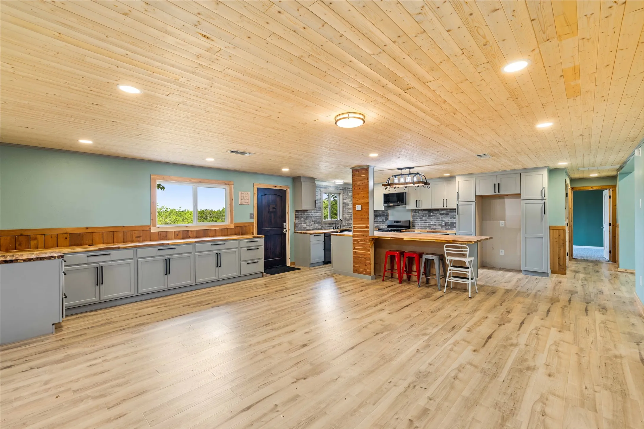 Single Family Residence For Sale in Brown County , 14001 Highway 377 S, Brookesmith, Texas 76827, 3 Bedrooms, 3 Bathrooms, Garage spaces, 2,708 Sqft, built in 1991, Price $465,000, mls#21291505, Real Estate Agent in Brookesmith, Homes For Sale in Brown county, Homes For Sale in Brookesmith, Realtor in Brookesmith Texas, Real Estate Brokerage Independent Realty Texas, Luminita Cordes Realtor