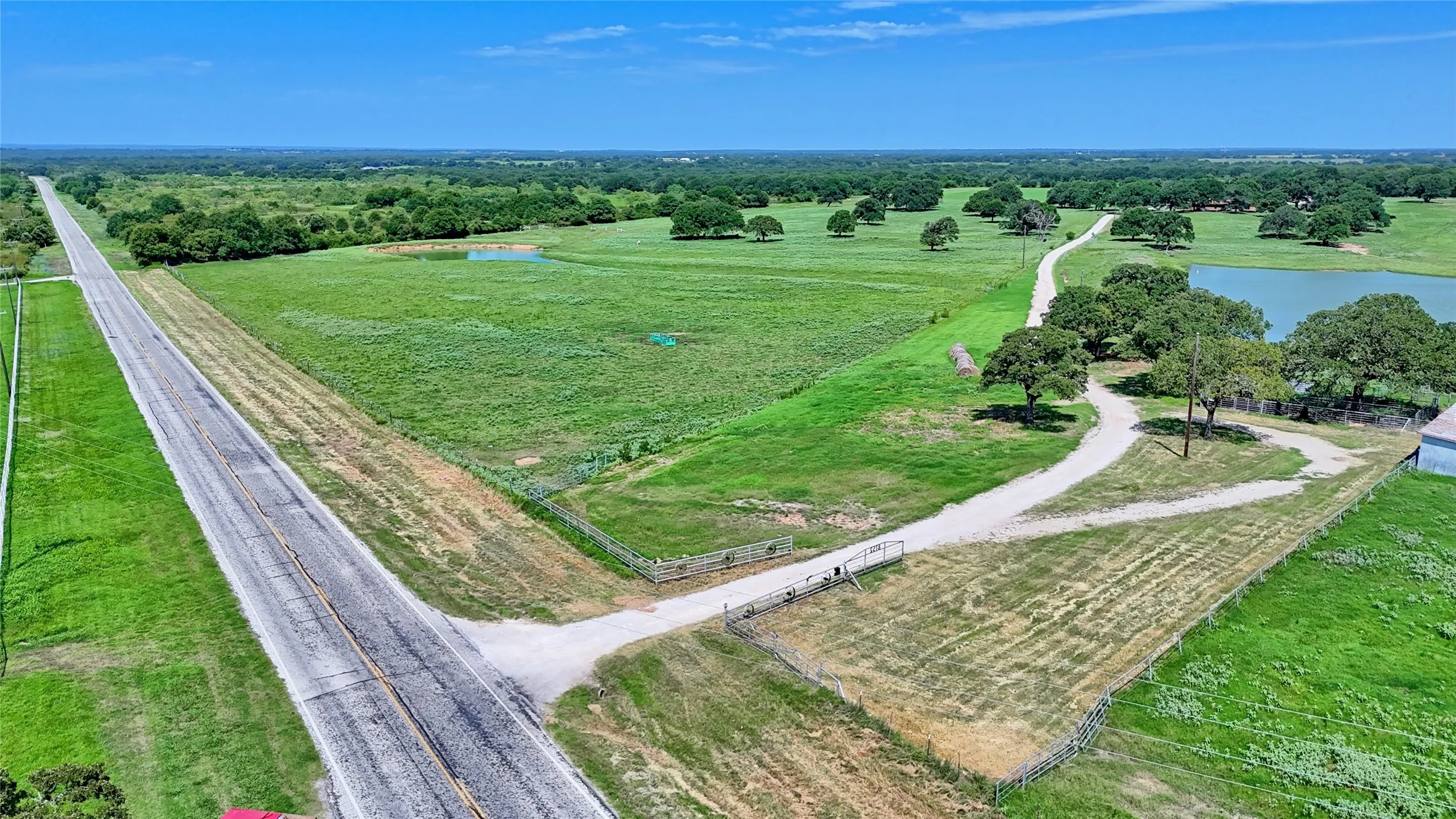 Farm For Sale in Montague County , 8752 Fm 1749, Sunset, Texas 76270, 3 Bedroom, 3 Bathroom, Garage spaces, 2,264 Sqft, built in 1973, mls#21291511, Real Estate Agent in Sunset, Homes For Sale in Montague county, Homes For Sale in Sunset, Realtor in Sunset Texas, Real Estate Brokerage Independent Realty Texas, Luminita Cordes Realtor