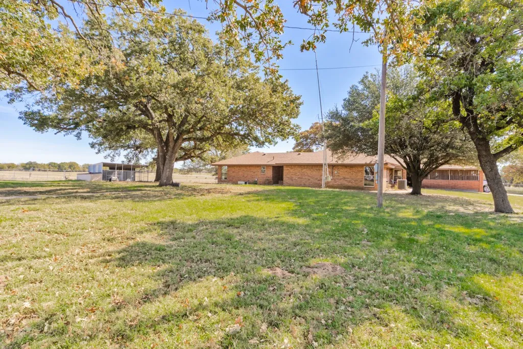 Farm For Sale in Montague County , 8752 Fm 1749, Sunset, Texas 76270, 3 Bedroom, 3 Bathroom, Garage spaces, 2,264 Sqft, built in 1973, mls#21291511, Real Estate Agent in Sunset, Homes For Sale in Montague county, Homes For Sale in Sunset, Realtor in Sunset Texas, Real Estate Brokerage Independent Realty Texas, Luminita Cordes Realtor