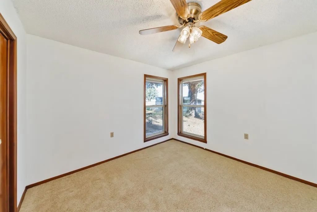 Farm For Sale in Montague County , 8752 Fm 1749, Sunset, Texas 76270, 3 Bedroom, 3 Bathroom, Garage spaces, 2,264 Sqft, built in 1973, mls#21291511, Real Estate Agent in Sunset, Homes For Sale in Montague county, Homes For Sale in Sunset, Realtor in Sunset Texas, Real Estate Brokerage Independent Realty Texas, Luminita Cordes Realtor