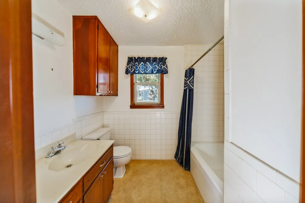 Farm For Sale in Montague County , 8752 Fm 1749, Sunset, Texas 76270, 3 Bedroom, 3 Bathroom, Garage spaces, 2,264 Sqft, built in 1973, mls#21291511, Real Estate Agent in Sunset, Homes For Sale in Montague county, Homes For Sale in Sunset, Realtor in Sunset Texas, Real Estate Brokerage Independent Realty Texas, Luminita Cordes Realtor