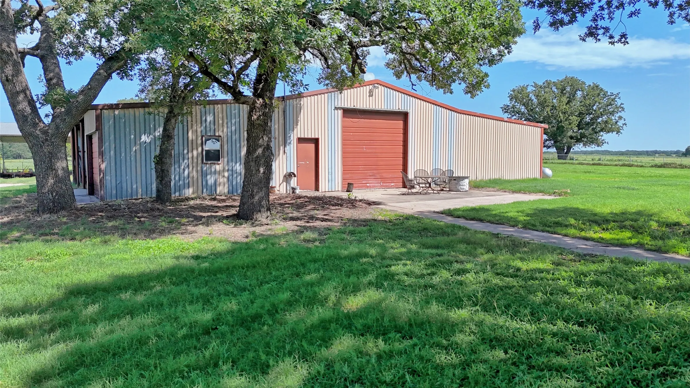 Farm For Sale in Montague County , 8752 Fm 1749, Sunset, Texas 76270, 3 Bedroom, 3 Bathroom, Garage spaces, 2,264 Sqft, built in 1973, mls#21291511, Real Estate Agent in Sunset, Homes For Sale in Montague county, Homes For Sale in Sunset, Realtor in Sunset Texas, Real Estate Brokerage Independent Realty Texas, Luminita Cordes Realtor