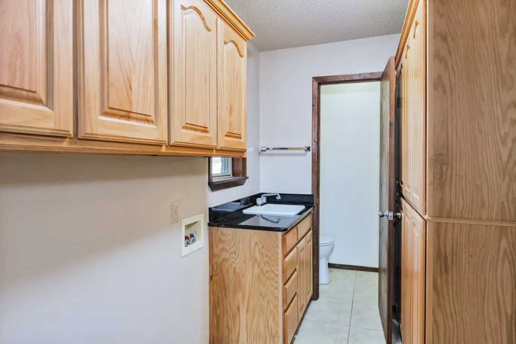 Farm For Sale in Montague County , 8752 Fm 1749, Sunset, Texas 76270, 3 Bedroom, 3 Bathroom, Garage spaces, 2,264 Sqft, built in 1973, mls#21291511, Real Estate Agent in Sunset, Homes For Sale in Montague county, Homes For Sale in Sunset, Realtor in Sunset Texas, Real Estate Brokerage Independent Realty Texas, Luminita Cordes Realtor