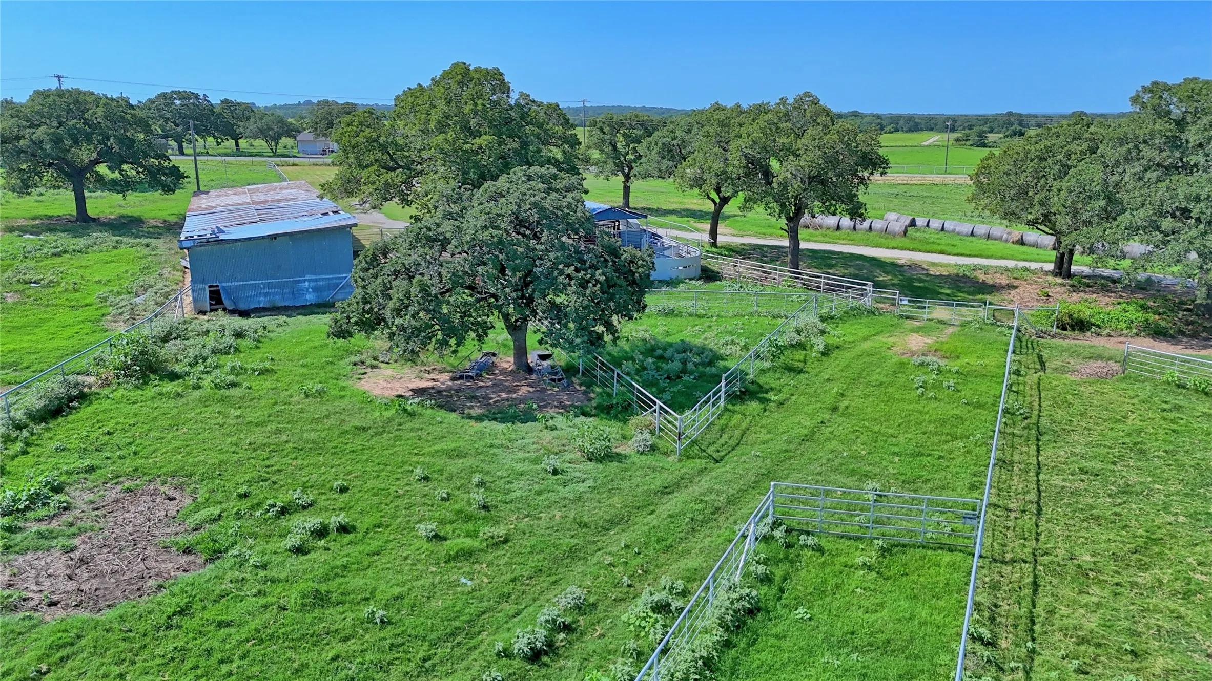 Farm For Sale in Montague County , 8752 Fm 1749, Sunset, Texas 76270, 3 Bedroom, 3 Bathroom, Garage spaces, 2,264 Sqft, built in 1973, mls#21291511, Real Estate Agent in Sunset, Homes For Sale in Montague county, Homes For Sale in Sunset, Realtor in Sunset Texas, Real Estate Brokerage Independent Realty Texas, Luminita Cordes Realtor