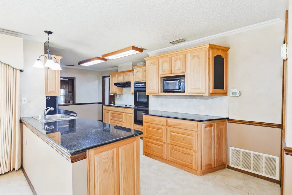 Farm For Sale in Montague County , 8752 Fm 1749, Sunset, Texas 76270, 3 Bedroom, 3 Bathroom, Garage spaces, 2,264 Sqft, built in 1973, mls#21291511, Real Estate Agent in Sunset, Homes For Sale in Montague county, Homes For Sale in Sunset, Realtor in Sunset Texas, Real Estate Brokerage Independent Realty Texas, Luminita Cordes Realtor