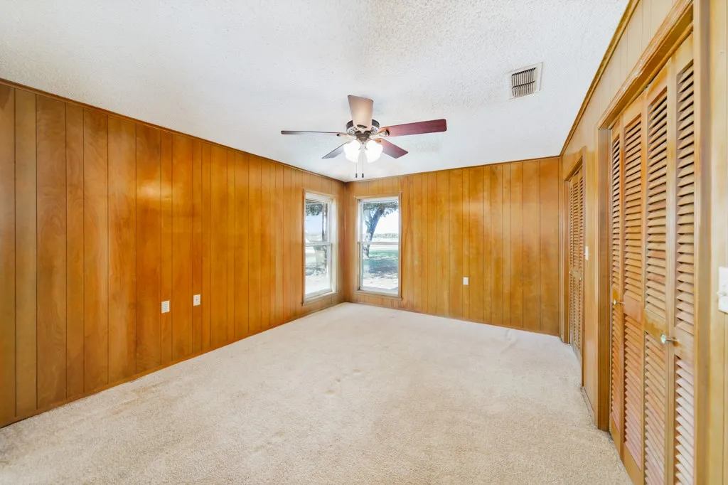 Farm For Sale in Montague County , 8752 Fm 1749, Sunset, Texas 76270, 3 Bedroom, 3 Bathroom, Garage spaces, 2,264 Sqft, built in 1973, mls#21291511, Real Estate Agent in Sunset, Homes For Sale in Montague county, Homes For Sale in Sunset, Realtor in Sunset Texas, Real Estate Brokerage Independent Realty Texas, Luminita Cordes Realtor