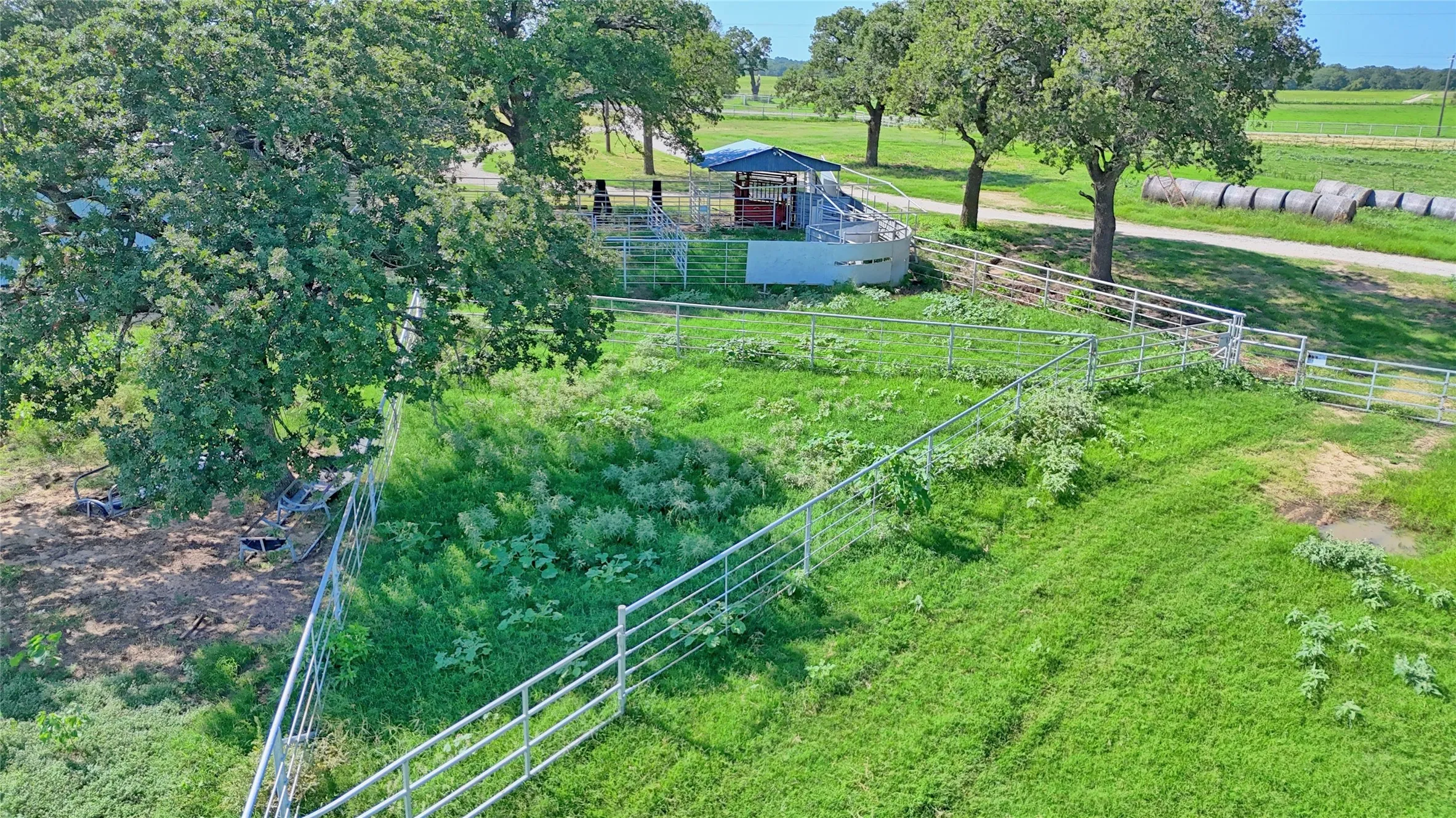 Farm For Sale in Montague County , 8752 Fm 1749, Sunset, Texas 76270, 3 Bedroom, 3 Bathroom, Garage spaces, 2,264 Sqft, built in 1973, mls#21291511, Real Estate Agent in Sunset, Homes For Sale in Montague county, Homes For Sale in Sunset, Realtor in Sunset Texas, Real Estate Brokerage Independent Realty Texas, Luminita Cordes Realtor