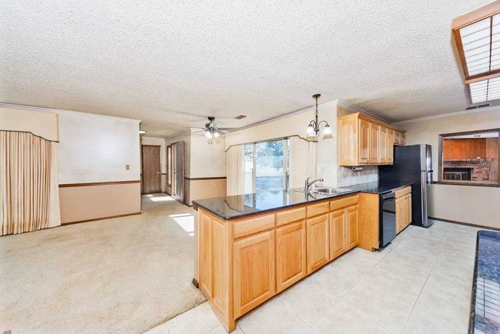 Farm For Sale in Montague County , 8752 Fm 1749, Sunset, Texas 76270, 3 Bedroom, 3 Bathroom, Garage spaces, 2,264 Sqft, built in 1973, mls#21291511, Real Estate Agent in Sunset, Homes For Sale in Montague county, Homes For Sale in Sunset, Realtor in Sunset Texas, Real Estate Brokerage Independent Realty Texas, Luminita Cordes Realtor