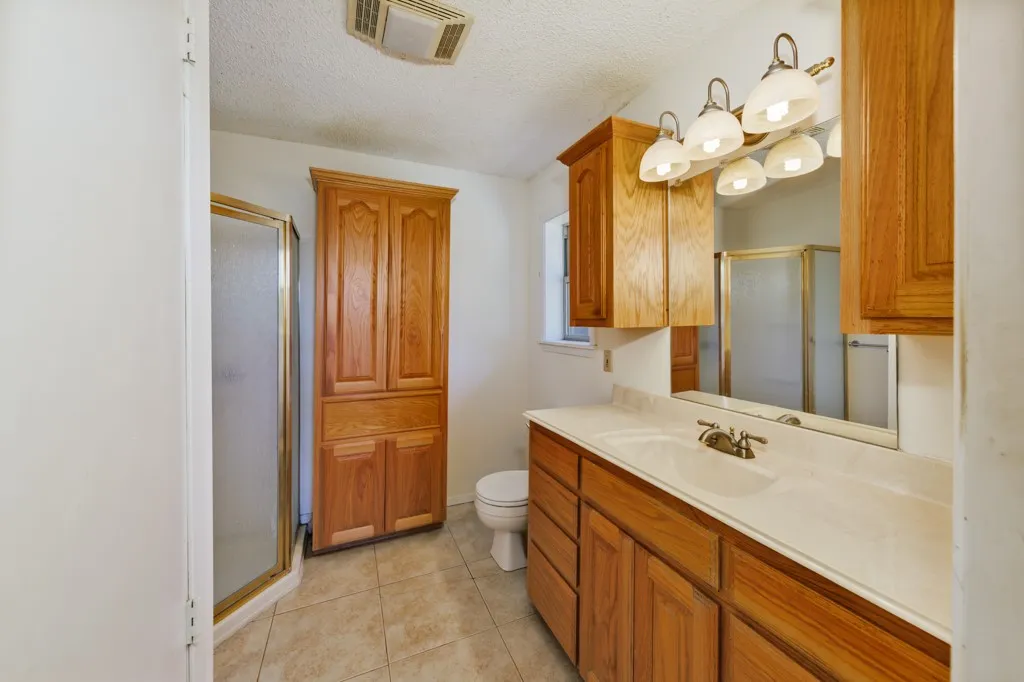 Farm For Sale in Montague County , 8752 Fm 1749, Sunset, Texas 76270, 3 Bedroom, 3 Bathroom, Garage spaces, 2,264 Sqft, built in 1973, mls#21291511, Real Estate Agent in Sunset, Homes For Sale in Montague county, Homes For Sale in Sunset, Realtor in Sunset Texas, Real Estate Brokerage Independent Realty Texas, Luminita Cordes Realtor