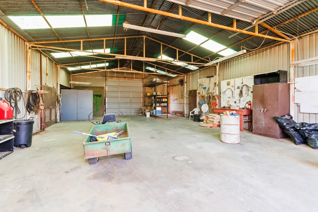 Farm For Sale in Montague County , 8752 Fm 1749, Sunset, Texas 76270, 3 Bedroom, 3 Bathroom, Garage spaces, 2,264 Sqft, built in 1973, mls#21291511, Real Estate Agent in Sunset, Homes For Sale in Montague county, Homes For Sale in Sunset, Realtor in Sunset Texas, Real Estate Brokerage Independent Realty Texas, Luminita Cordes Realtor
