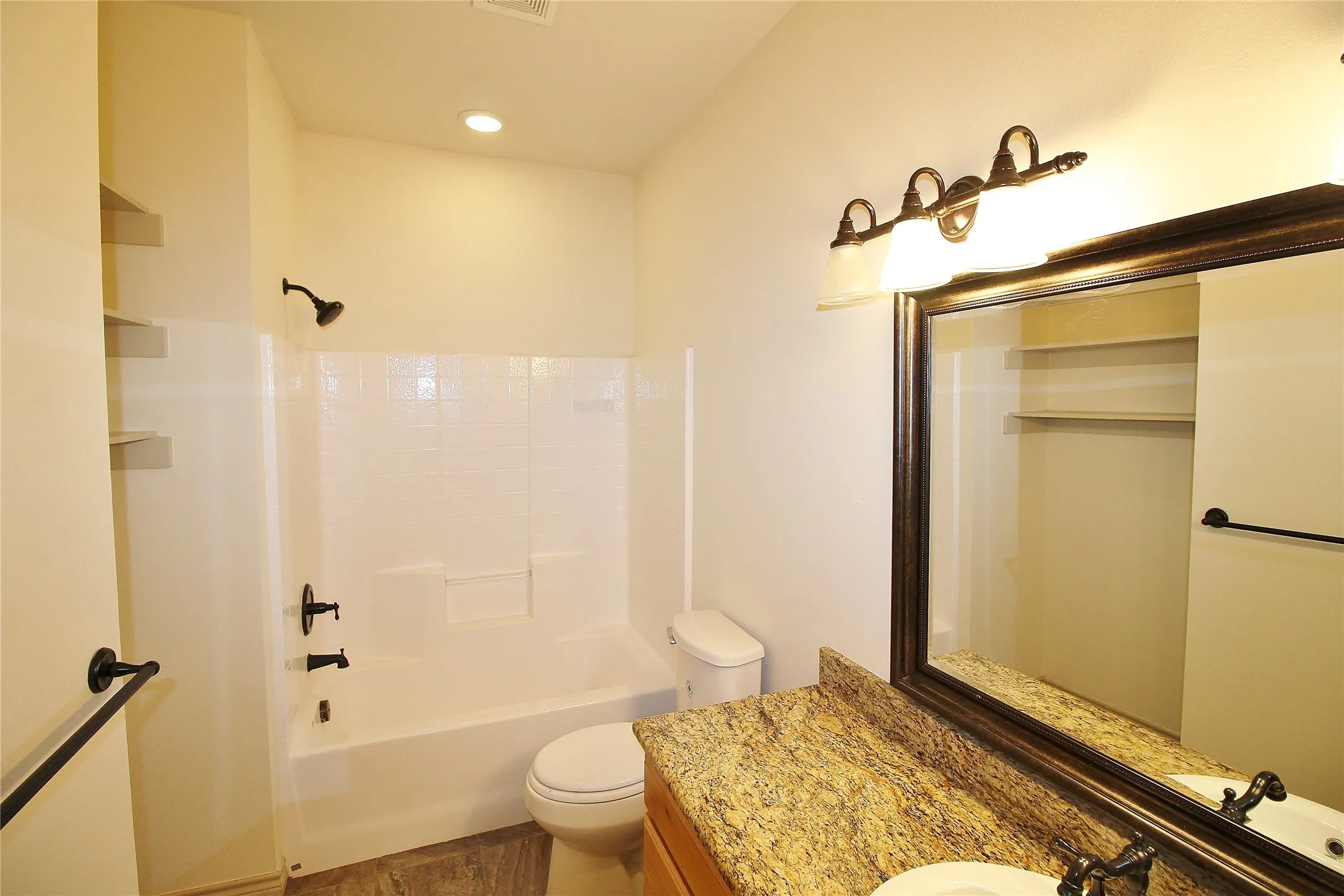 Duplex For Rent in Kaufman County , 112 Bridle Court, Mabank, Texas 75143, 2 Bedroom, 2 Bathroom, 1 Garage spaces, 1,145 Sqft, built in 2016, mls#21291546, Real Estate Agent in Mabank, Homes For Rent in Kaufman county, Homes For Rent in Mabank, Realtor in Mabank Texas, Real Estate Brokerage Independent Realty Texas, Luminita Cordes Realtor
