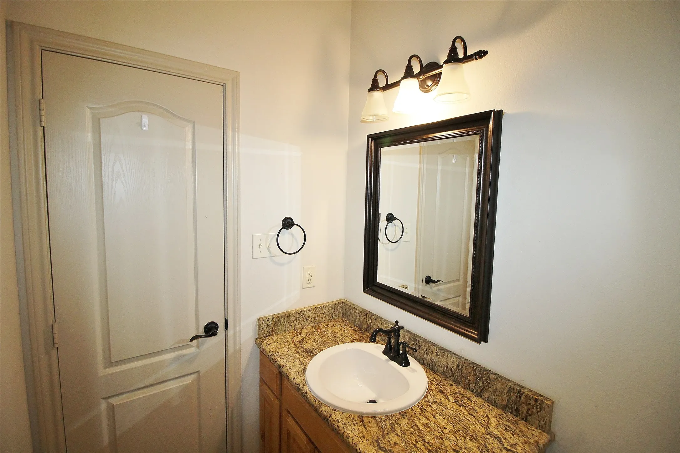 Duplex For Rent in Kaufman County , 112 Bridle Court, Mabank, Texas 75143, 2 Bedroom, 2 Bathroom, 1 Garage spaces, 1,145 Sqft, built in 2016, mls#21291546, Real Estate Agent in Mabank, Homes For Rent in Kaufman county, Homes For Rent in Mabank, Realtor in Mabank Texas, Real Estate Brokerage Independent Realty Texas, Luminita Cordes Realtor