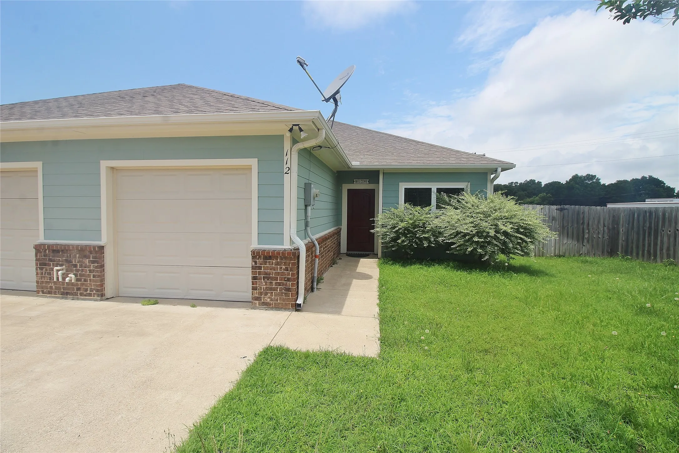 Duplex For Rent in Kaufman County , 112 Bridle Court, Mabank, Texas 75143, 2 Bedroom, 2 Bathroom, 1 Garage spaces, 1,145 Sqft, built in 2016, mls#21291546, Real Estate Agent in Mabank, Homes For Rent in Kaufman county, Homes For Rent in Mabank, Realtor in Mabank Texas, Real Estate Brokerage Independent Realty Texas, Luminita Cordes Realtor