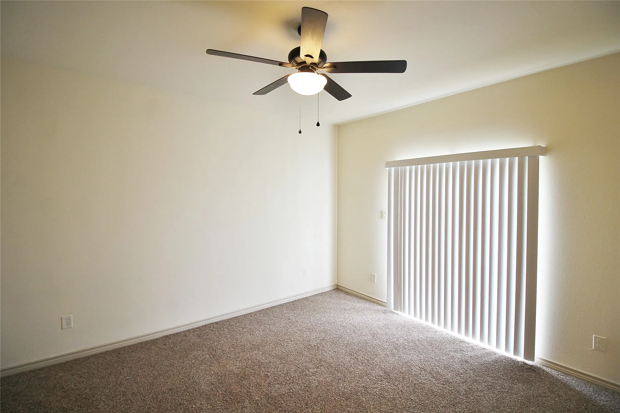 Duplex For Rent in Kaufman County , 112 Bridle Court, Mabank, Texas 75143, 2 Bedroom, 2 Bathroom, 1 Garage spaces, 1,145 Sqft, built in 2016, mls#21291546, Real Estate Agent in Mabank, Homes For Rent in Kaufman county, Homes For Rent in Mabank, Realtor in Mabank Texas, Real Estate Brokerage Independent Realty Texas, Luminita Cordes Realtor