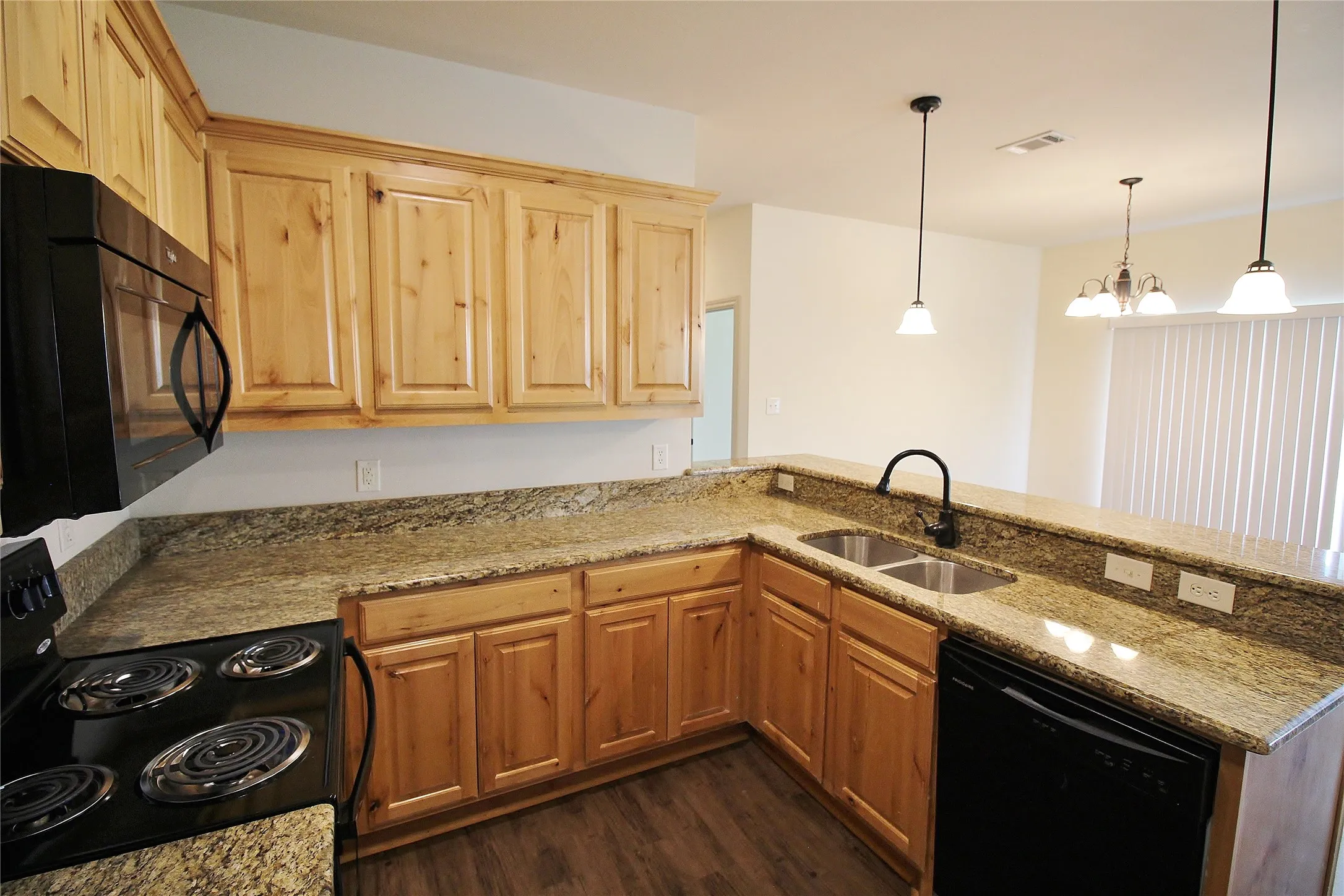 Duplex For Rent in Kaufman County , 112 Bridle Court, Mabank, Texas 75143, 2 Bedroom, 2 Bathroom, 1 Garage spaces, 1,145 Sqft, built in 2016, mls#21291546, Real Estate Agent in Mabank, Homes For Rent in Kaufman county, Homes For Rent in Mabank, Realtor in Mabank Texas, Real Estate Brokerage Independent Realty Texas, Luminita Cordes Realtor