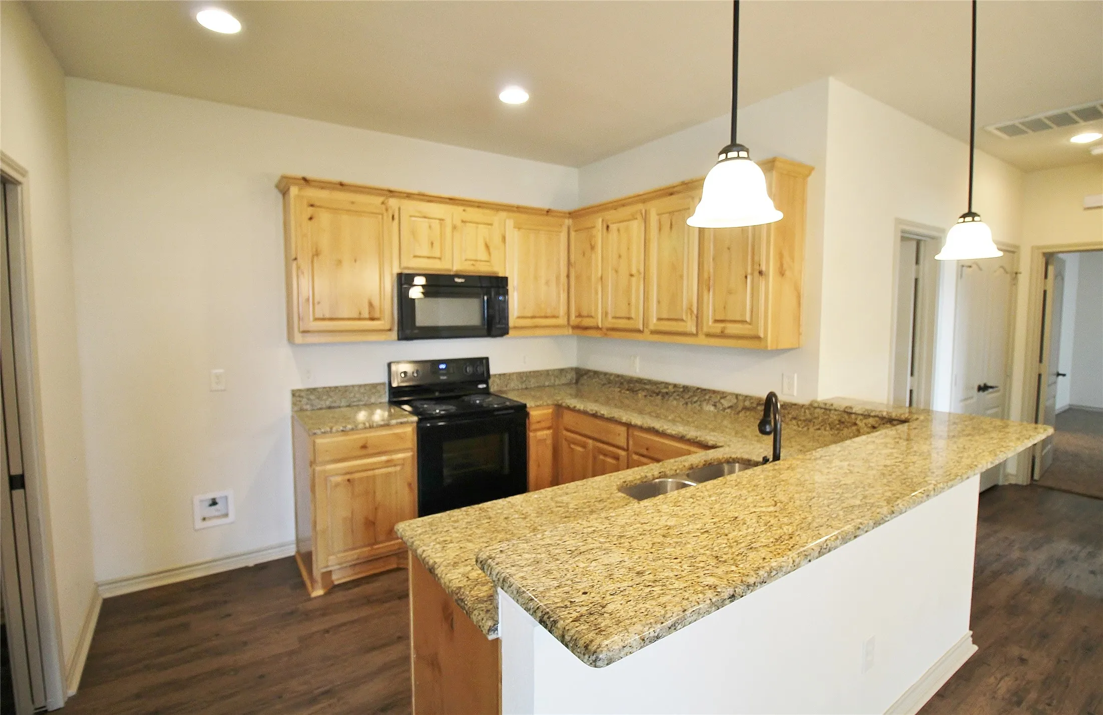 Duplex For Rent in Kaufman County , 112 Bridle Court, Mabank, Texas 75143, 2 Bedroom, 2 Bathroom, 1 Garage spaces, 1,145 Sqft, built in 2016, mls#21291546, Real Estate Agent in Mabank, Homes For Rent in Kaufman county, Homes For Rent in Mabank, Realtor in Mabank Texas, Real Estate Brokerage Independent Realty Texas, Luminita Cordes Realtor