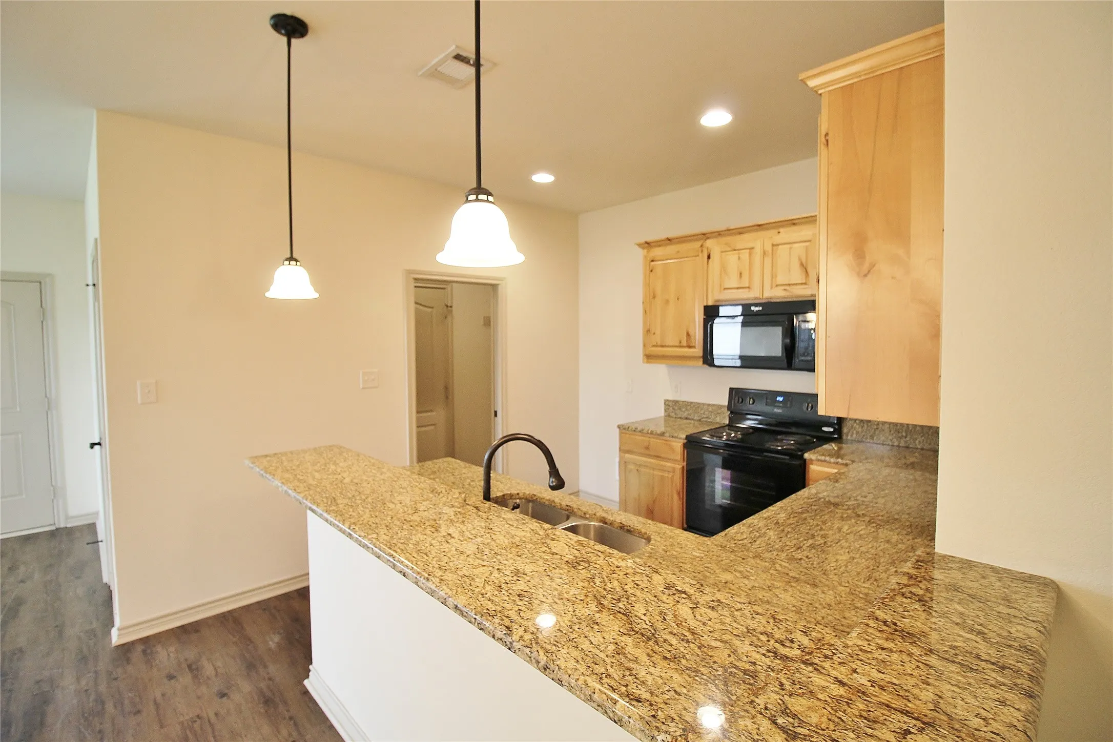 Duplex For Rent in Kaufman County , 112 Bridle Court, Mabank, Texas 75143, 2 Bedroom, 2 Bathroom, 1 Garage spaces, 1,145 Sqft, built in 2016, mls#21291546, Real Estate Agent in Mabank, Homes For Rent in Kaufman county, Homes For Rent in Mabank, Realtor in Mabank Texas, Real Estate Brokerage Independent Realty Texas, Luminita Cordes Realtor