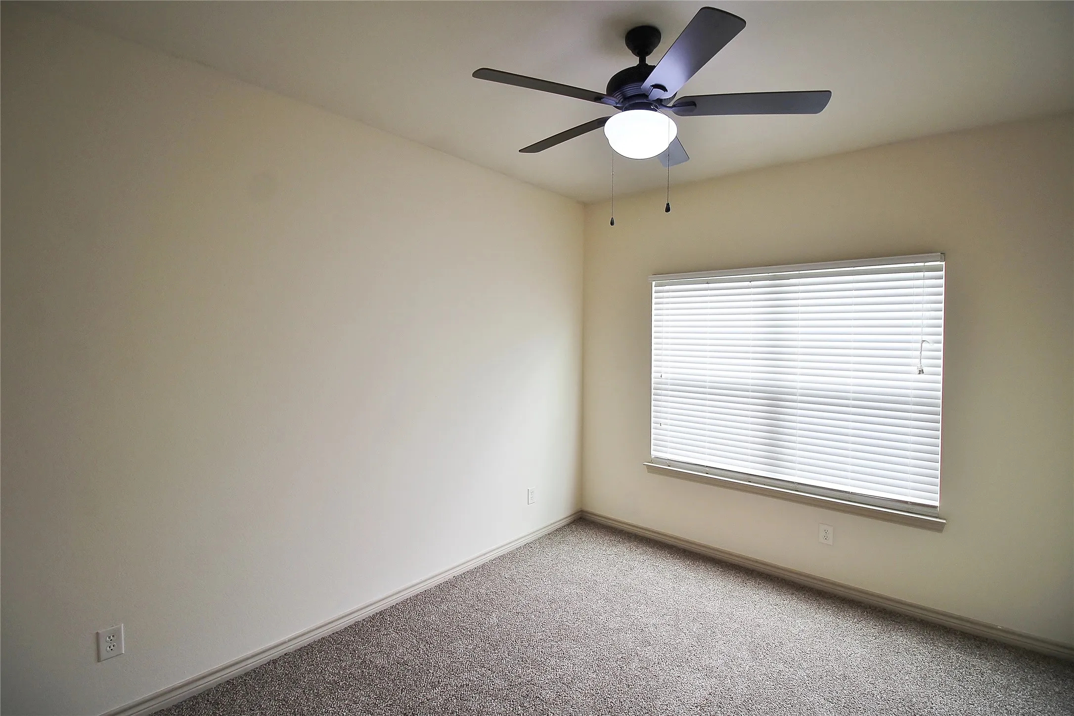 Duplex For Rent in Kaufman County , 112 Bridle Court, Mabank, Texas 75143, 2 Bedroom, 2 Bathroom, 1 Garage spaces, 1,145 Sqft, built in 2016, mls#21291546, Real Estate Agent in Mabank, Homes For Rent in Kaufman county, Homes For Rent in Mabank, Realtor in Mabank Texas, Real Estate Brokerage Independent Realty Texas, Luminita Cordes Realtor